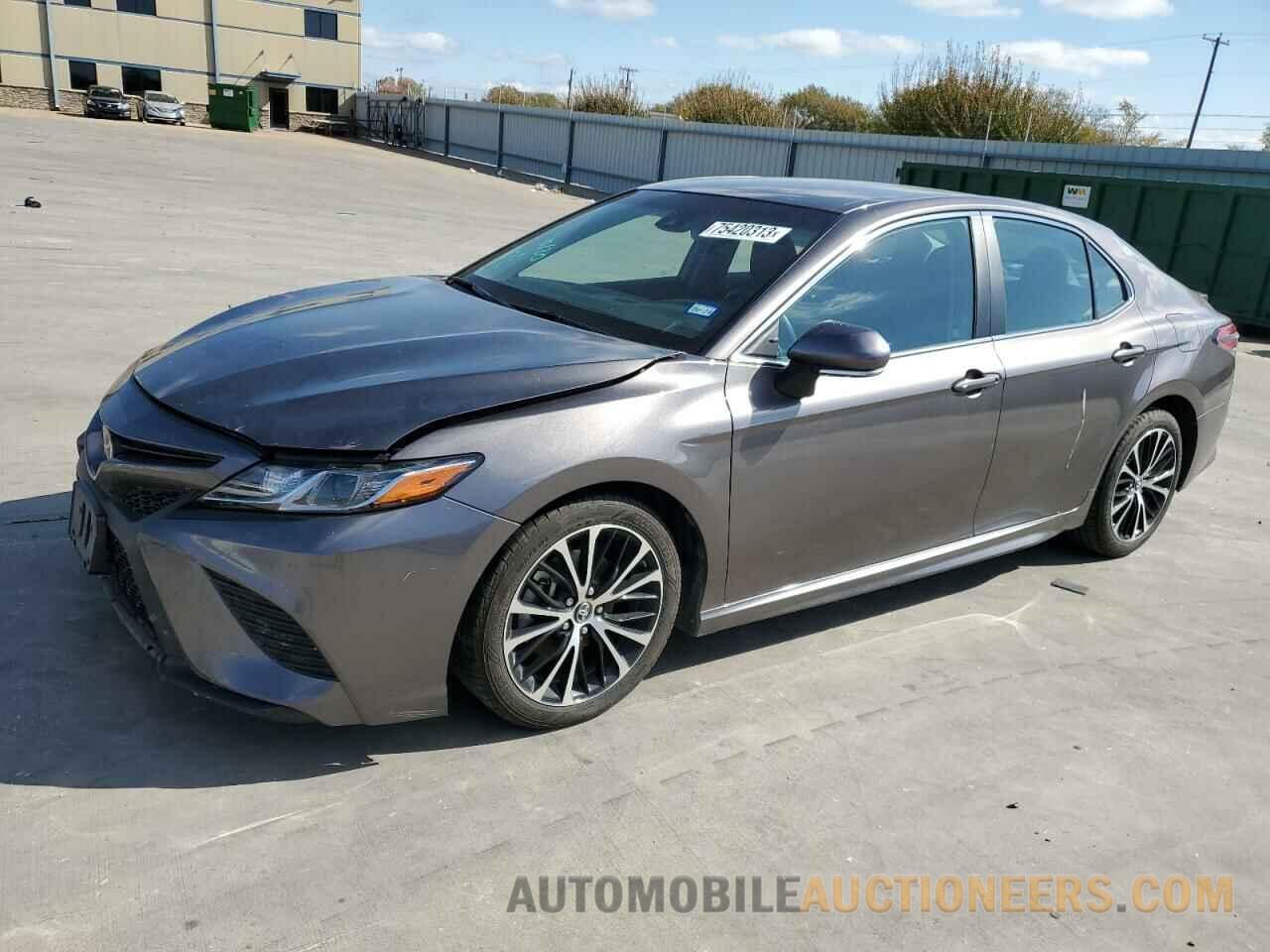 4T1B11HK0JU097840 TOYOTA CAMRY 2018