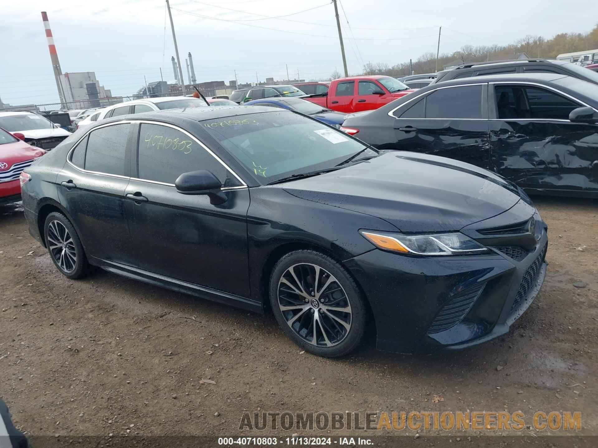 4T1B11HK0JU098261 TOYOTA CAMRY 2018