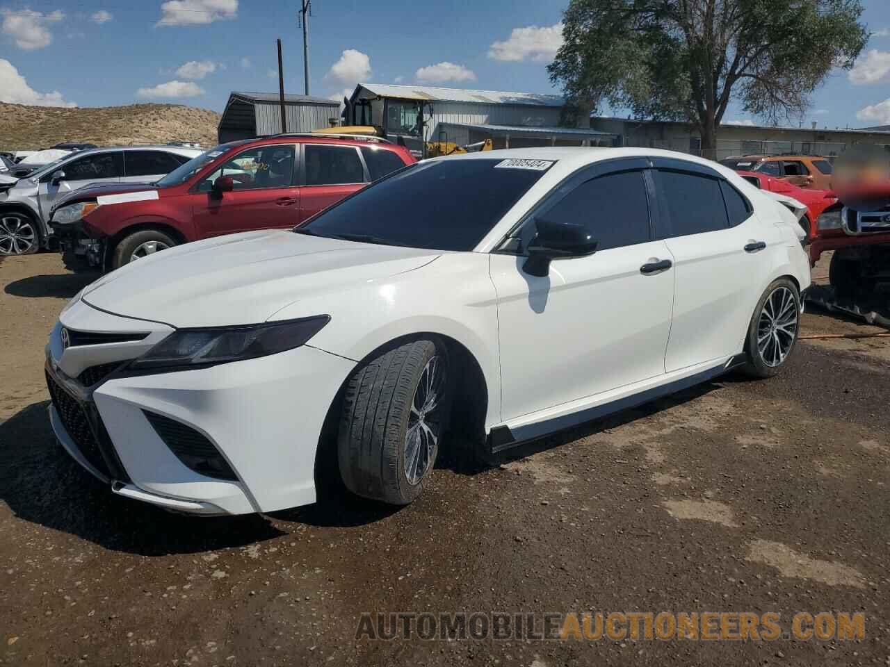 4T1B11HK0JU099703 TOYOTA CAMRY 2018