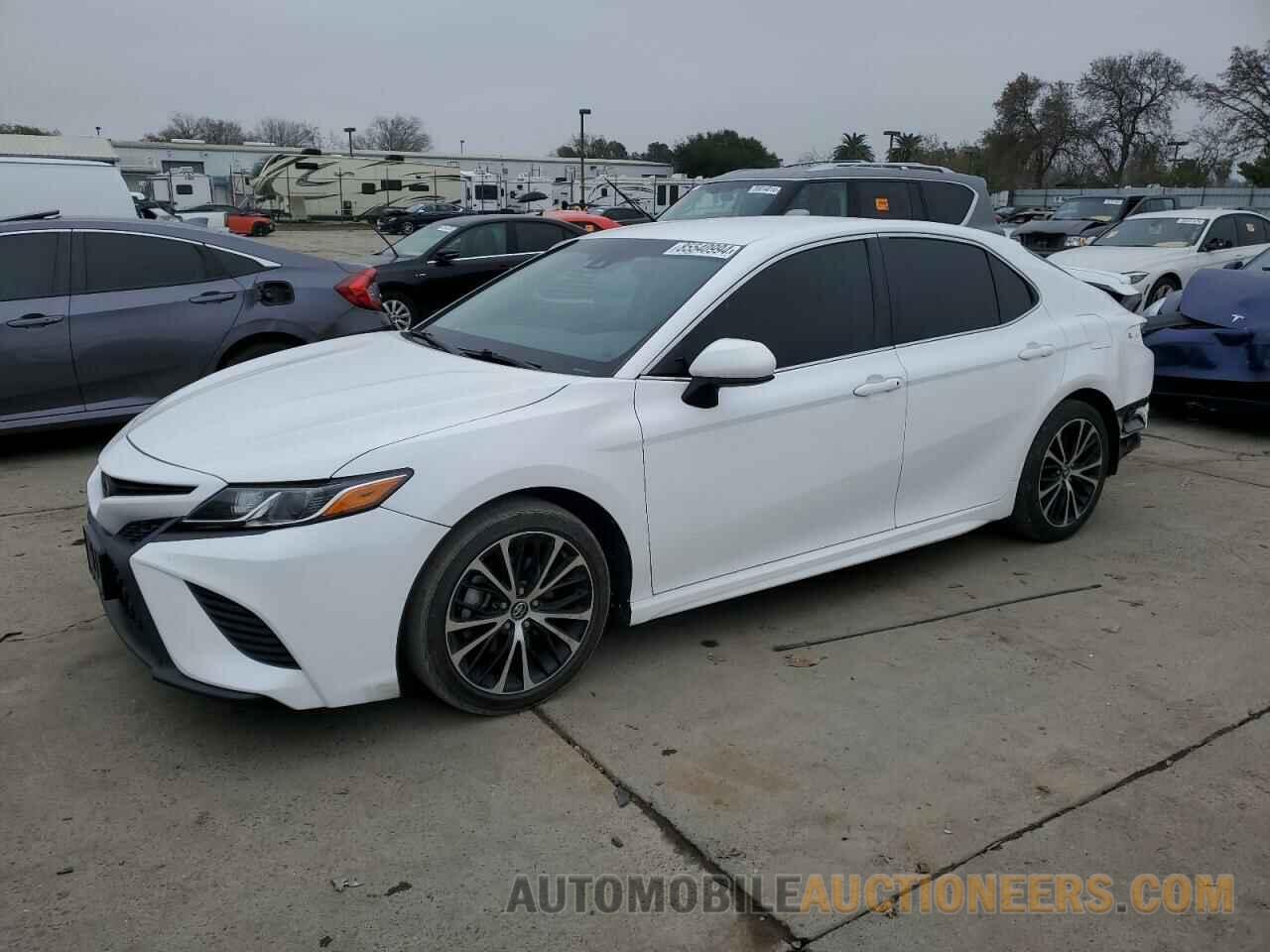 4T1B11HK0JU100459 TOYOTA CAMRY 2018