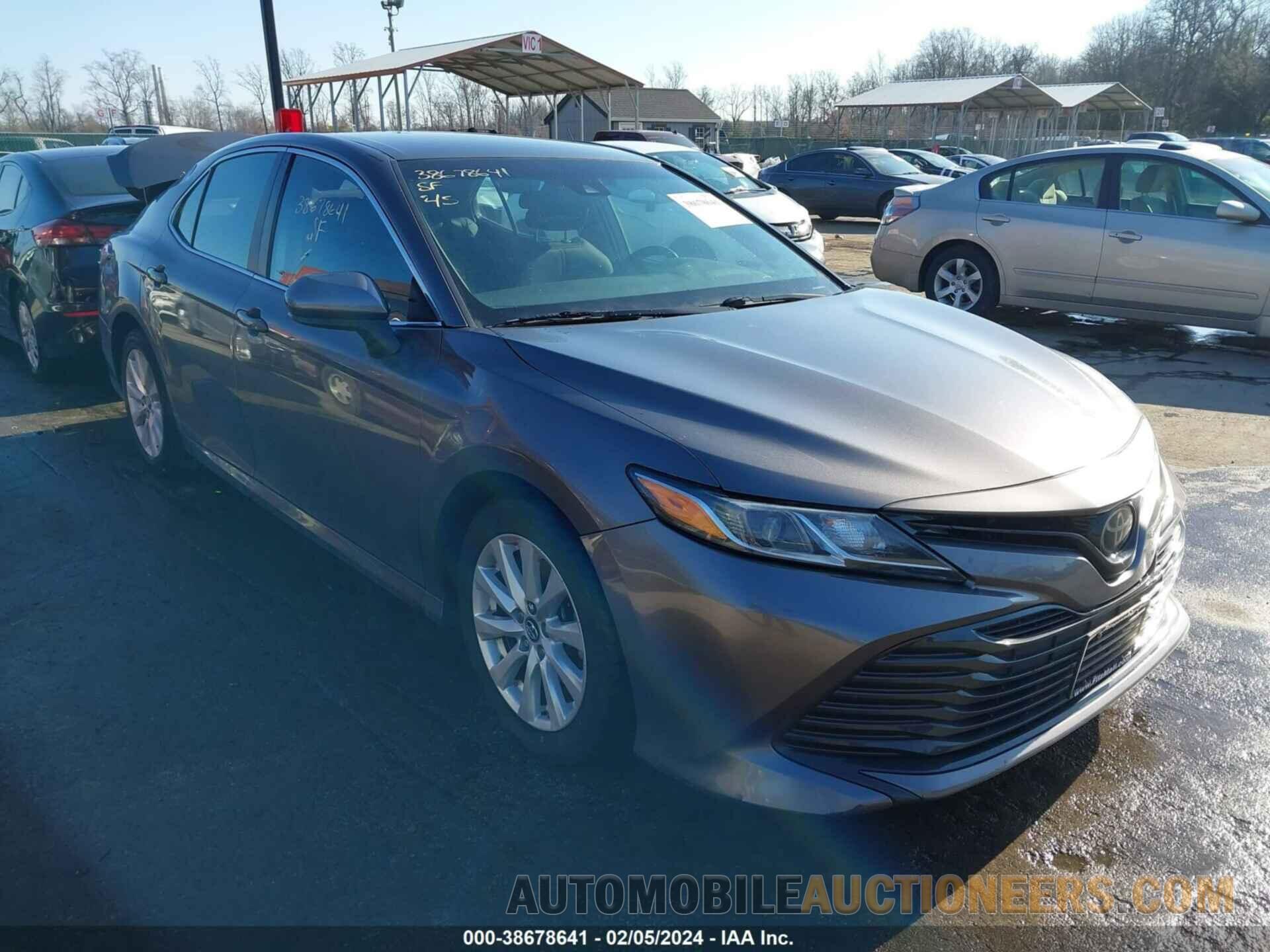 4T1B11HK0JU101062 TOYOTA CAMRY 2018