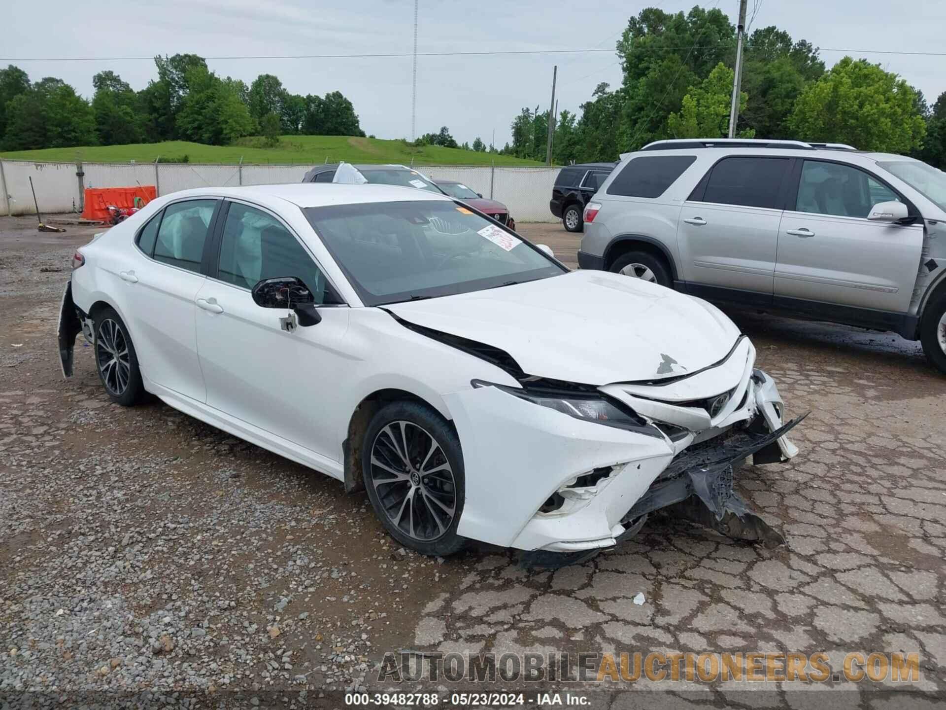 4T1B11HK0JU101241 TOYOTA CAMRY 2018