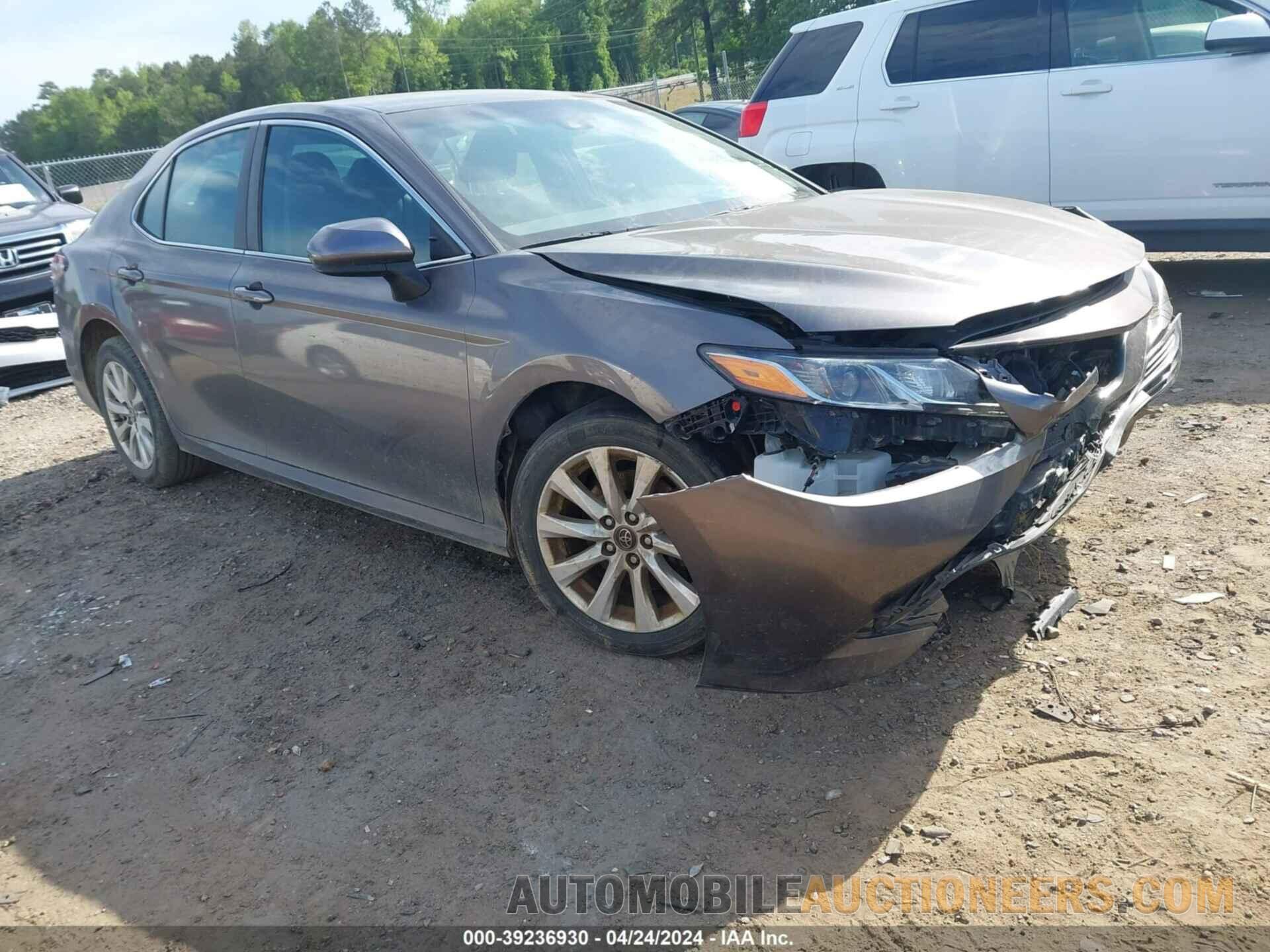 4T1B11HK0JU102180 TOYOTA CAMRY 2018