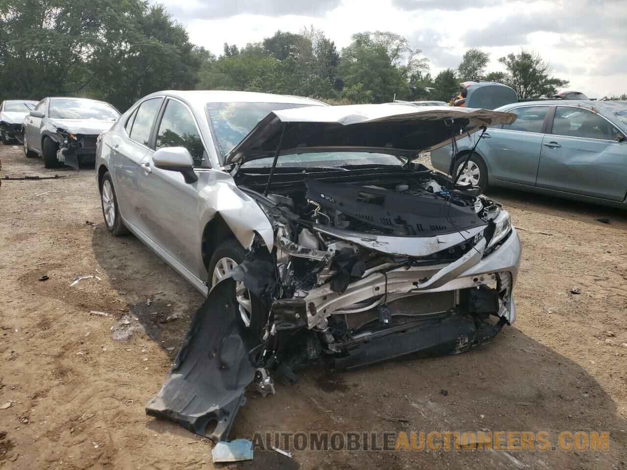 4T1B11HK0JU103426 TOYOTA CAMRY 2018