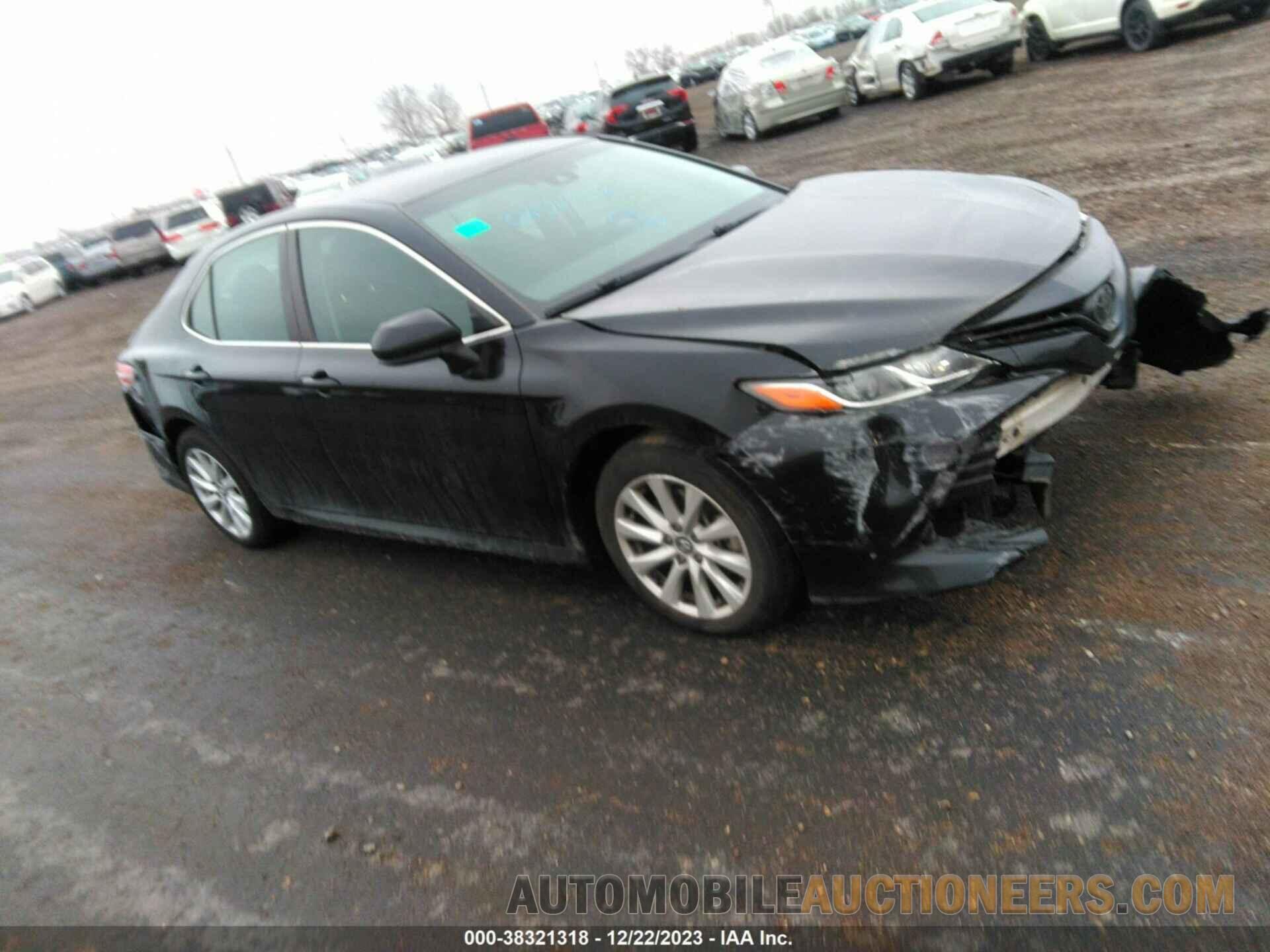 4T1B11HK0JU105855 TOYOTA CAMRY 2018