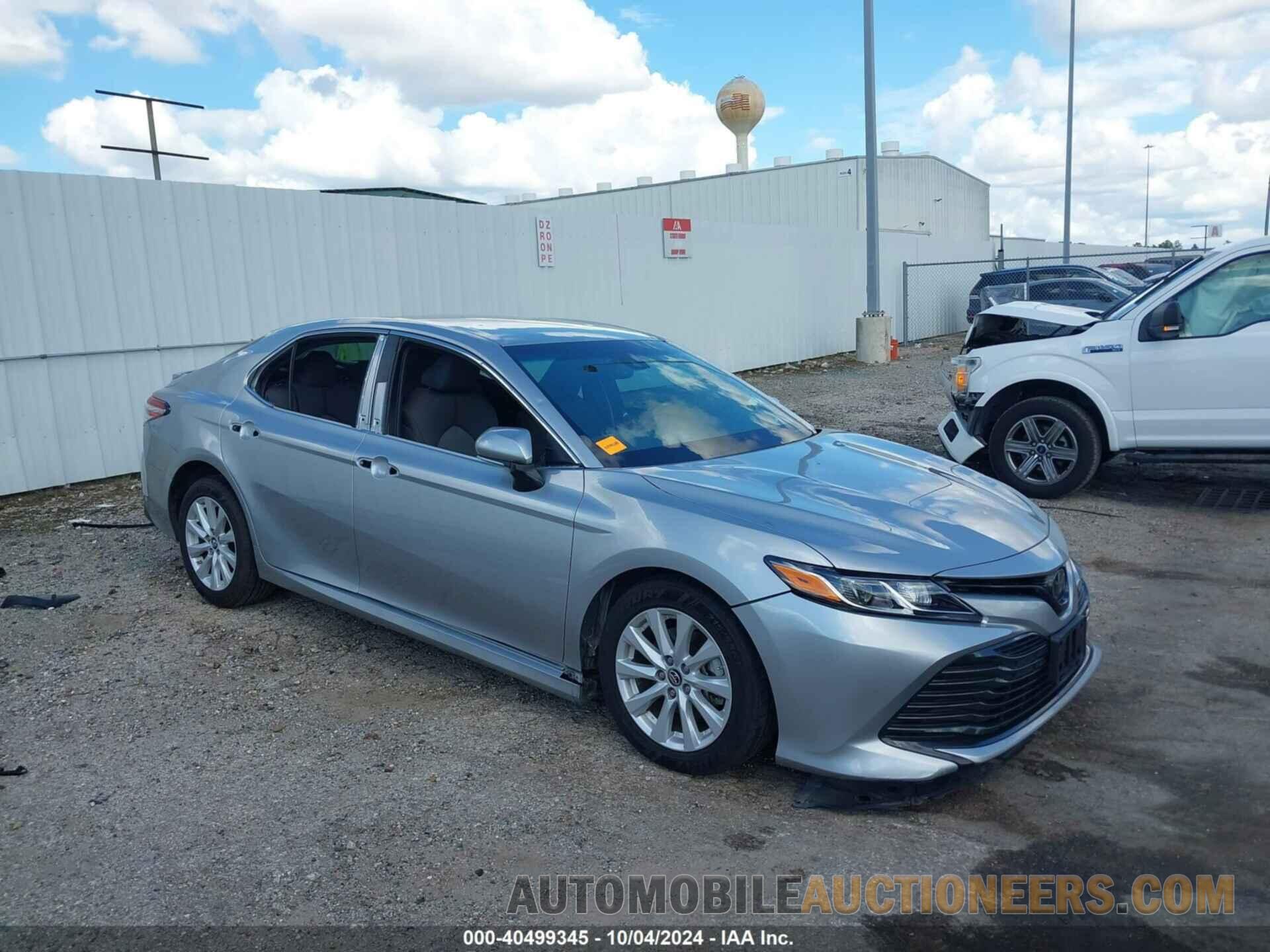 4T1B11HK0JU109016 TOYOTA CAMRY 2018