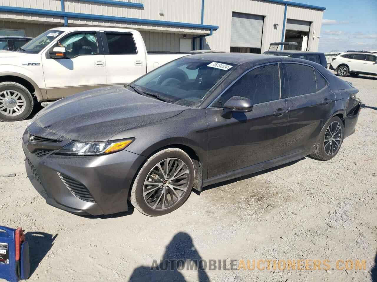 4T1B11HK0JU110134 TOYOTA CAMRY 2018