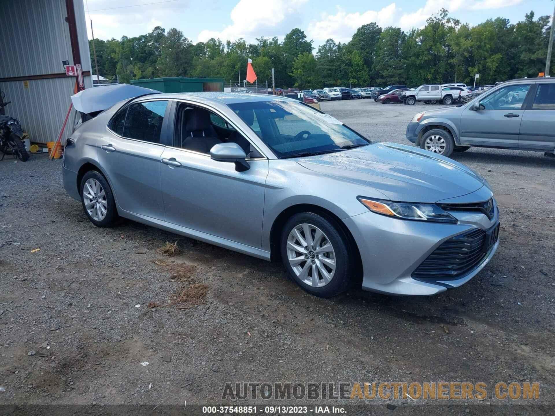 4T1B11HK0JU112353 TOYOTA CAMRY 2018