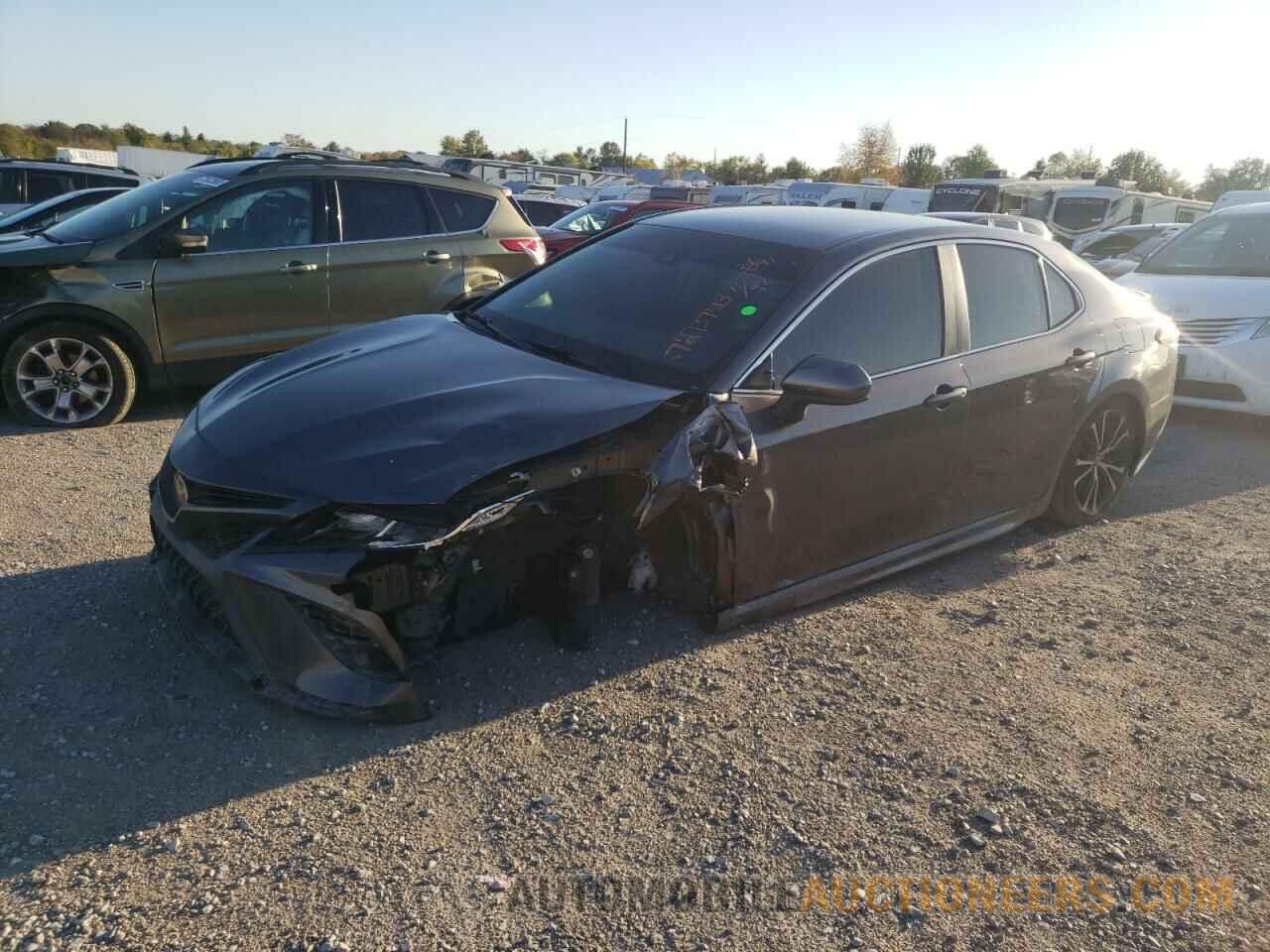 4T1B11HK0JU113891 TOYOTA CAMRY 2018