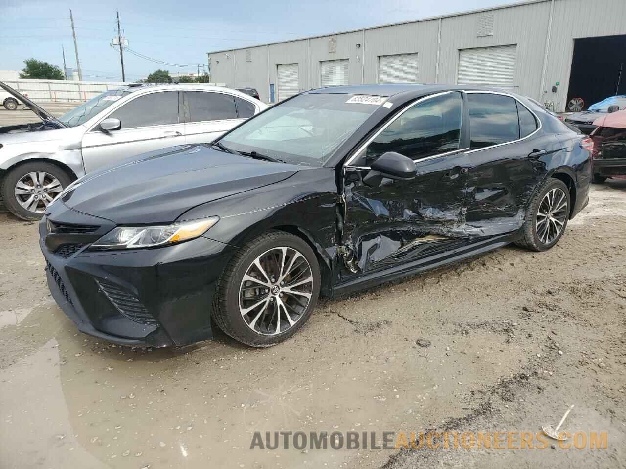 4T1B11HK0JU115172 TOYOTA CAMRY 2018