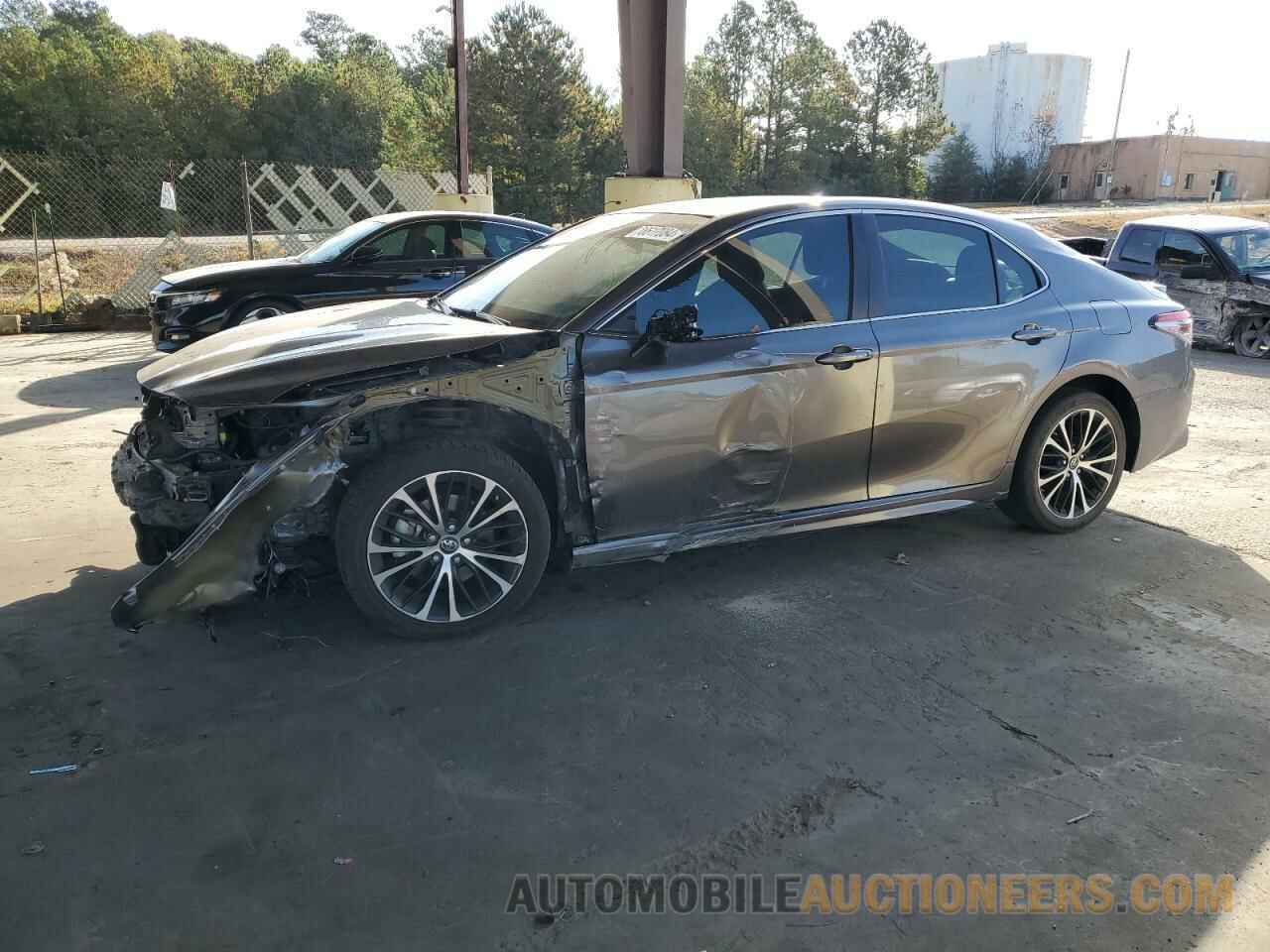 4T1B11HK0JU115284 TOYOTA CAMRY 2018