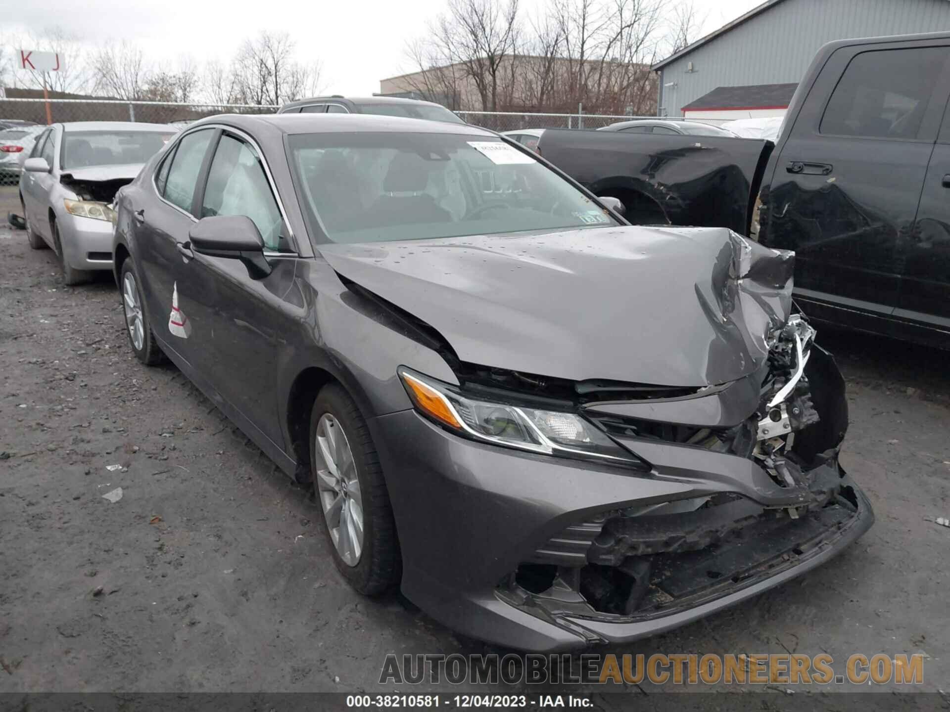 4T1B11HK0JU115995 TOYOTA CAMRY 2018