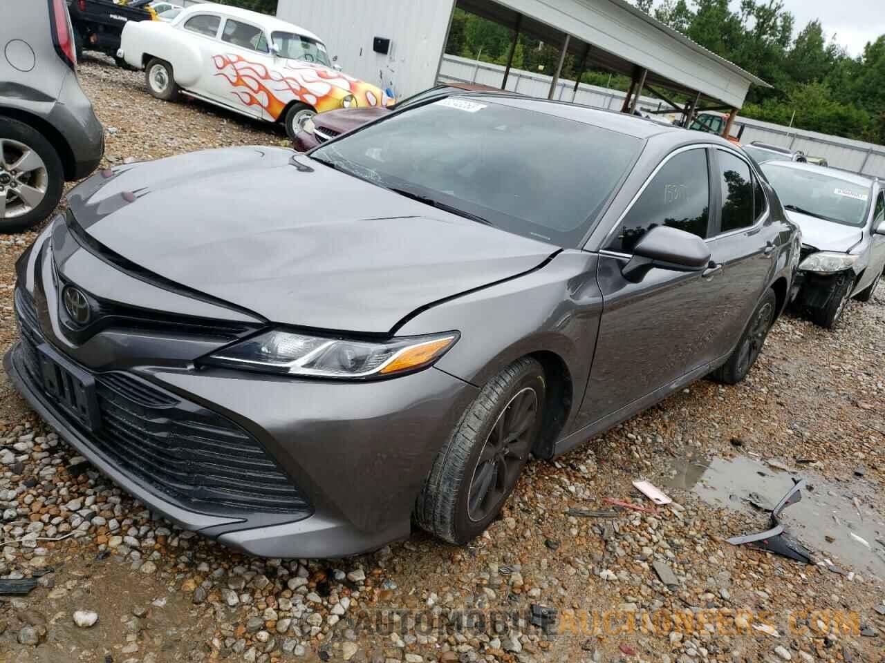 4T1B11HK0JU116127 TOYOTA CAMRY 2018