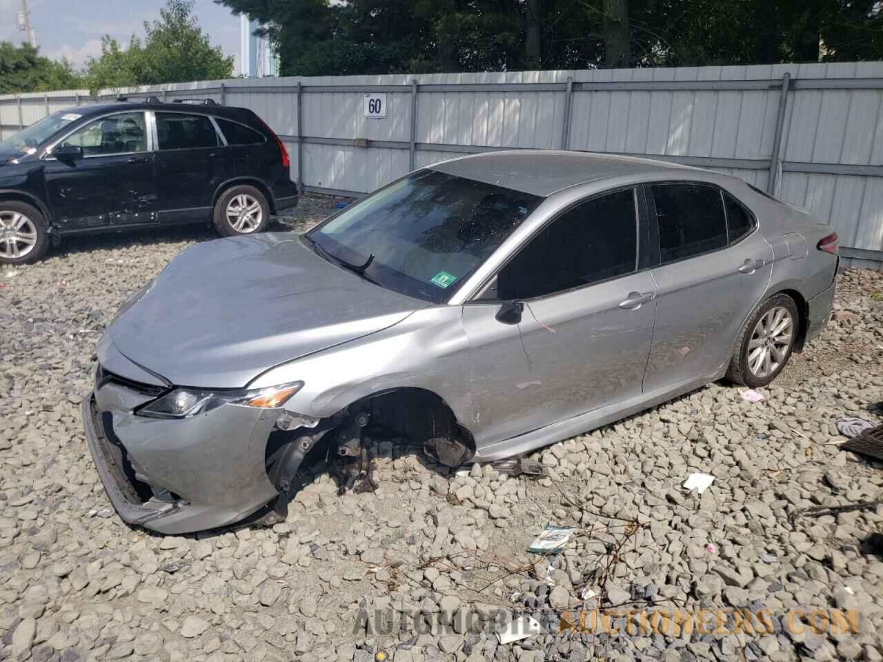 4T1B11HK0JU118007 TOYOTA CAMRY 2018