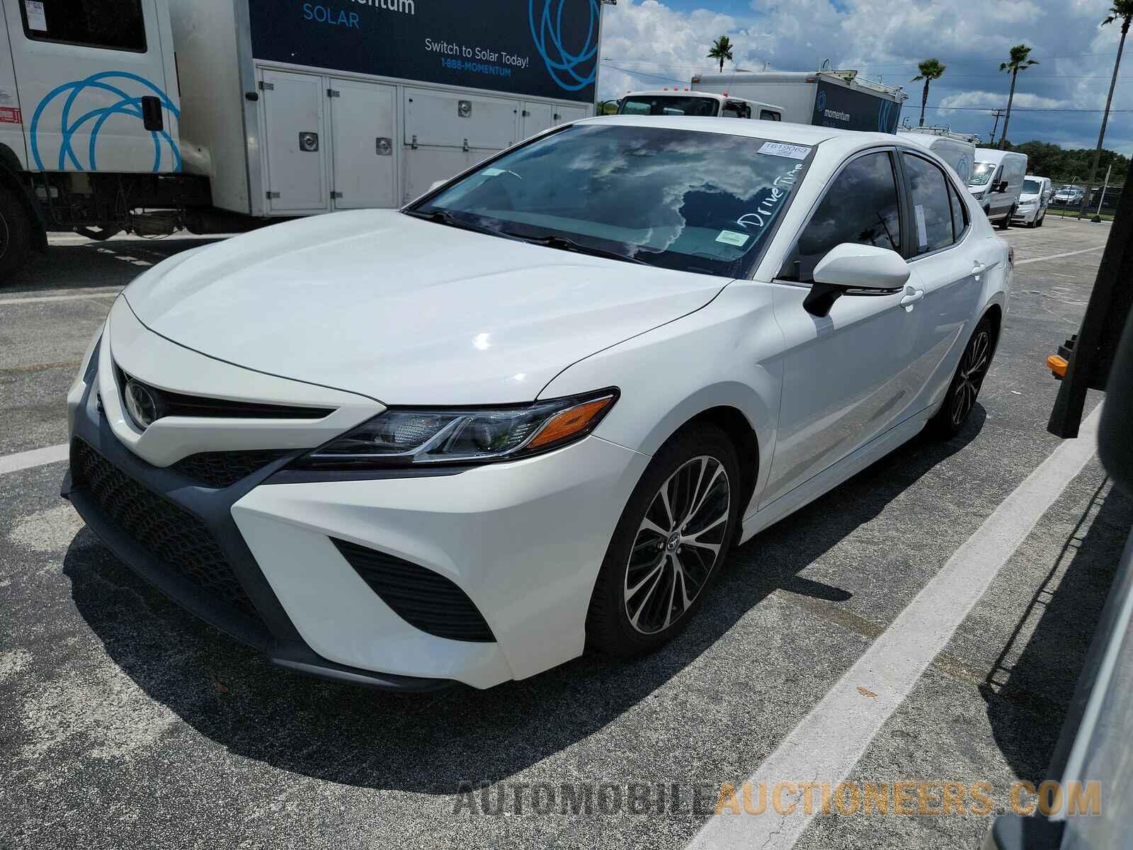 4T1B11HK0JU118816 Toyota Camry 2018