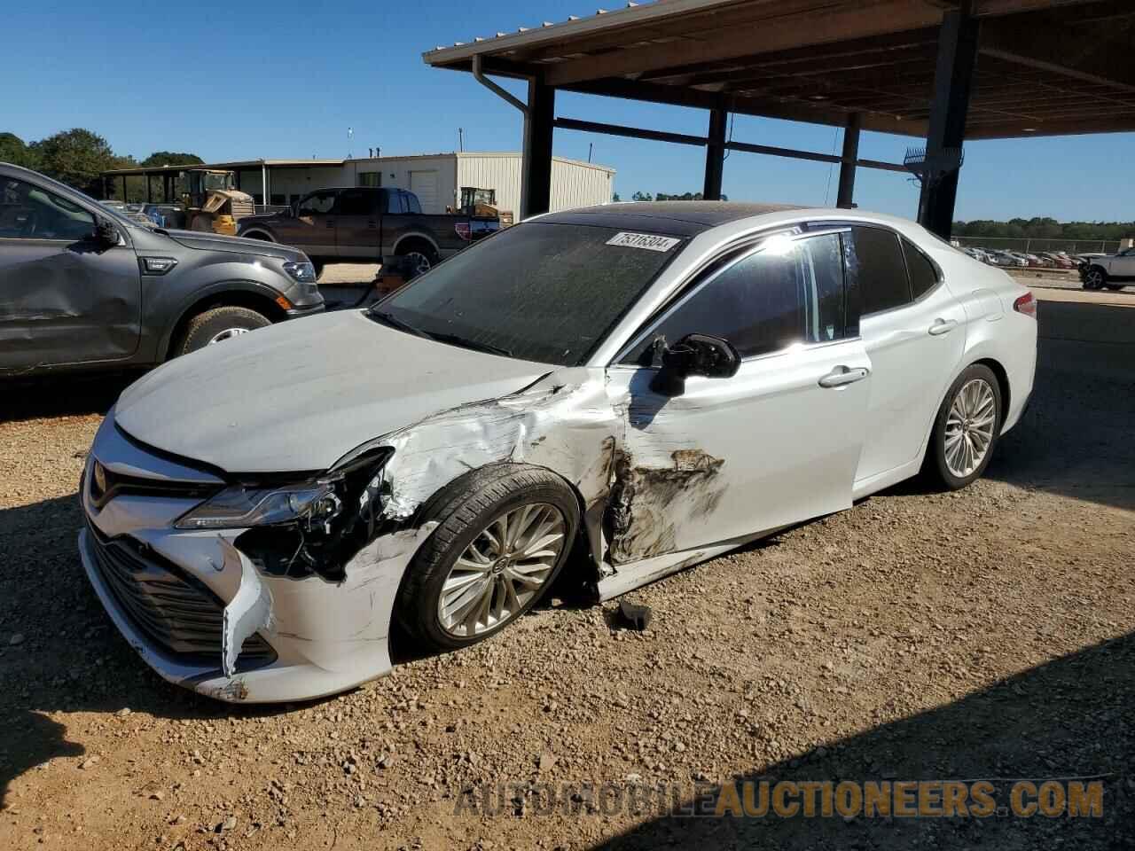 4T1B11HK0JU121859 TOYOTA CAMRY 2018