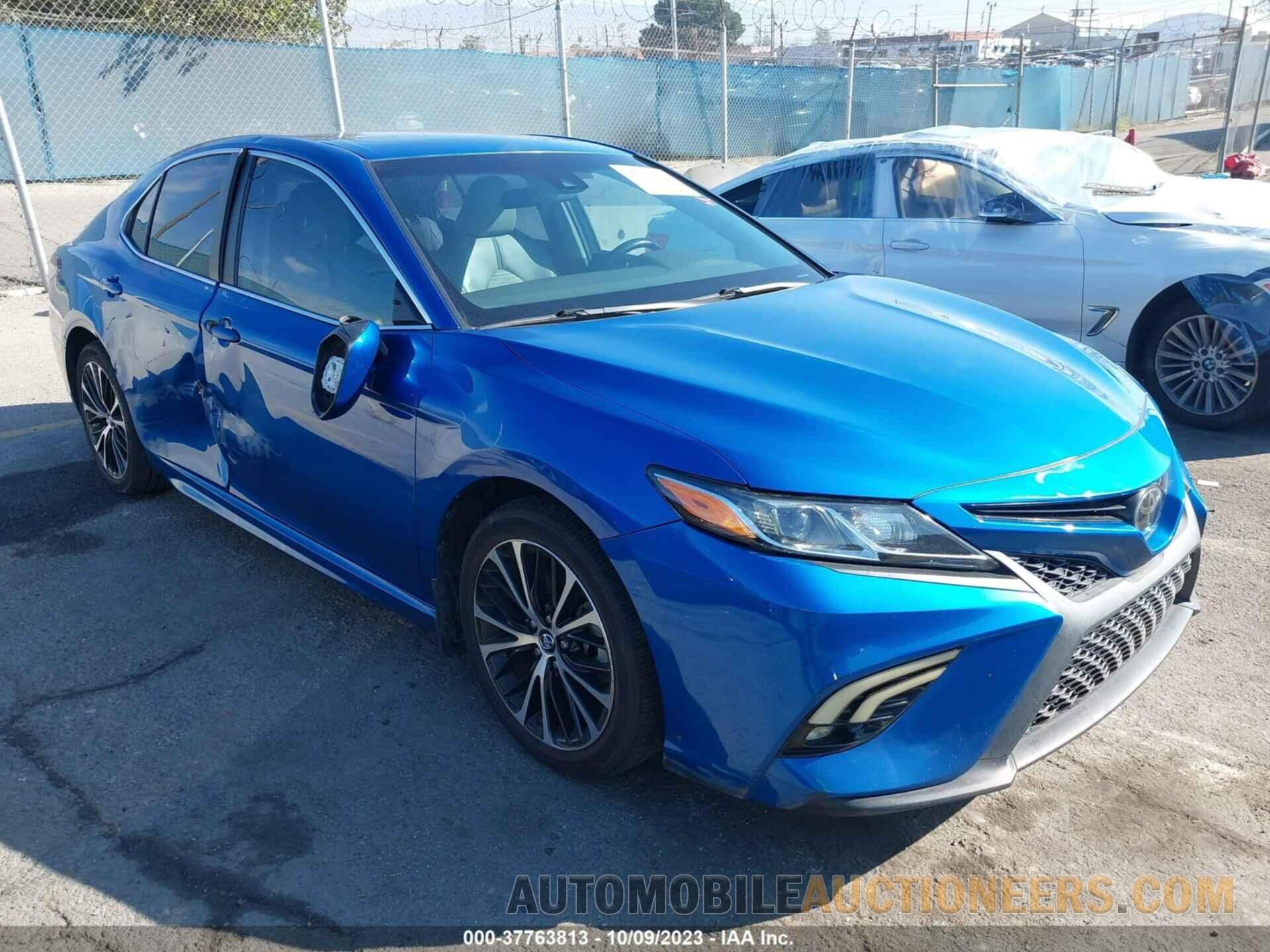 4T1B11HK0JU122011 TOYOTA CAMRY 2018