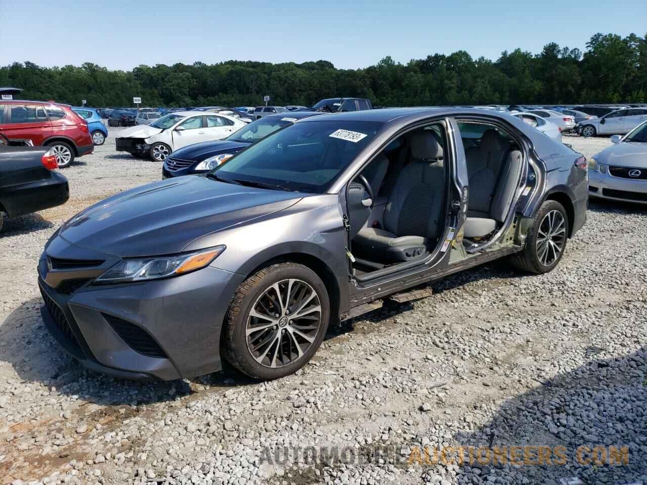 4T1B11HK0JU122204 TOYOTA CAMRY 2018