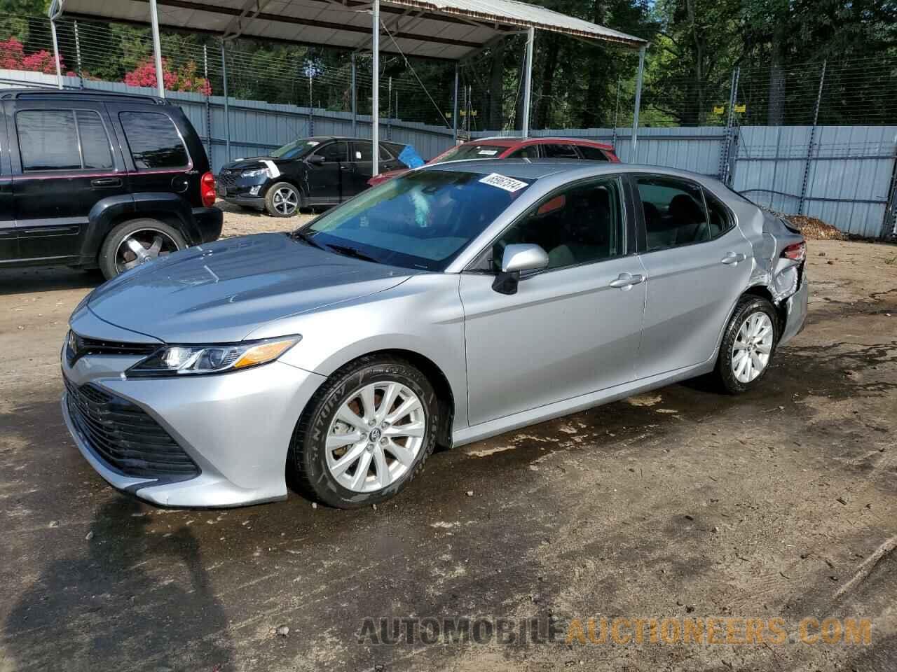 4T1B11HK0JU122543 TOYOTA CAMRY 2018