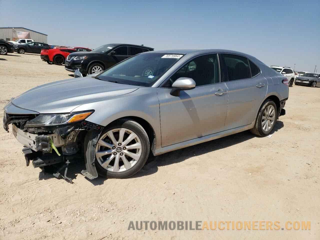 4T1B11HK0JU123532 TOYOTA CAMRY 2018