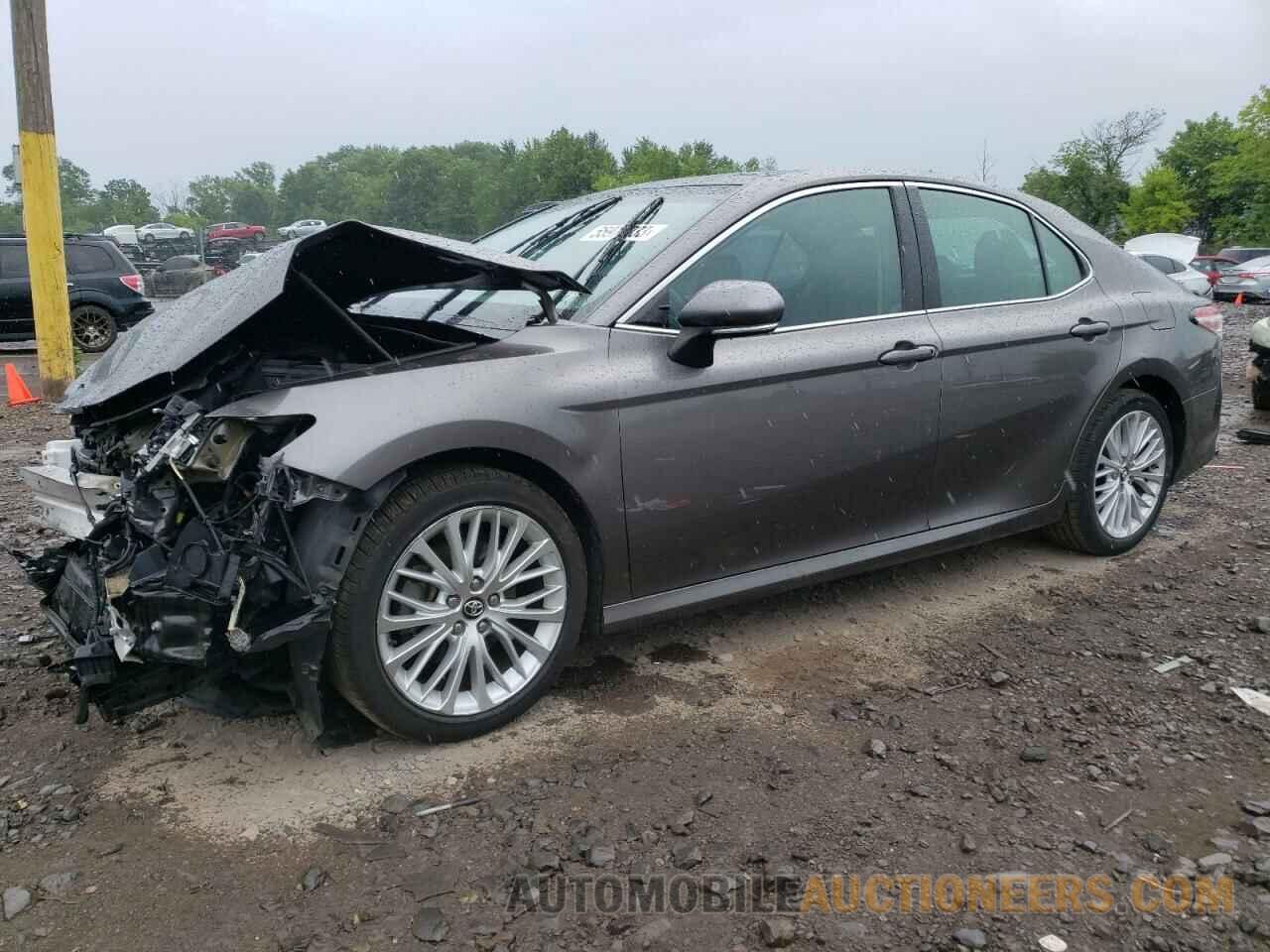 4T1B11HK0JU123899 TOYOTA CAMRY 2018