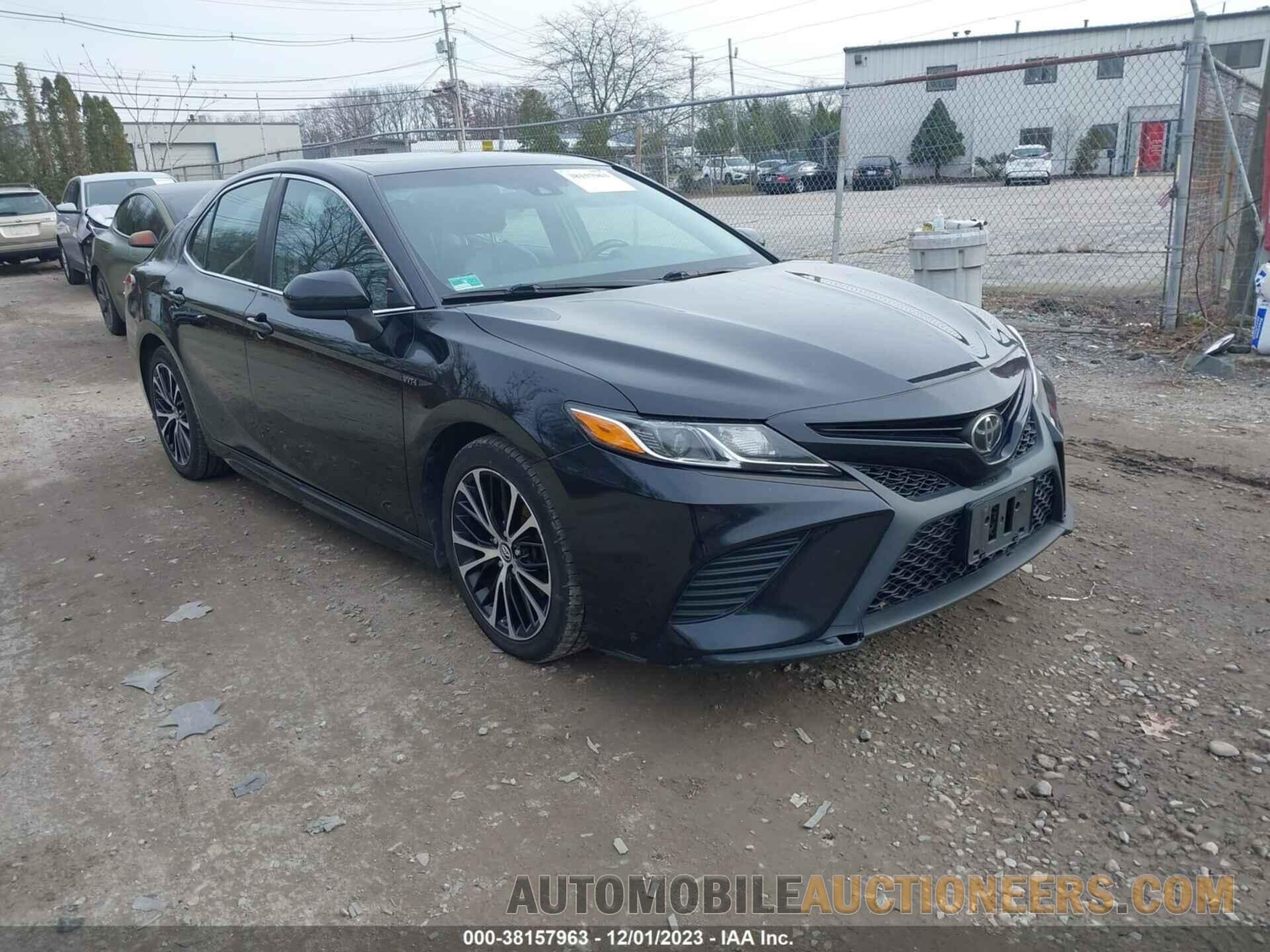 4T1B11HK0JU127211 TOYOTA CAMRY 2018