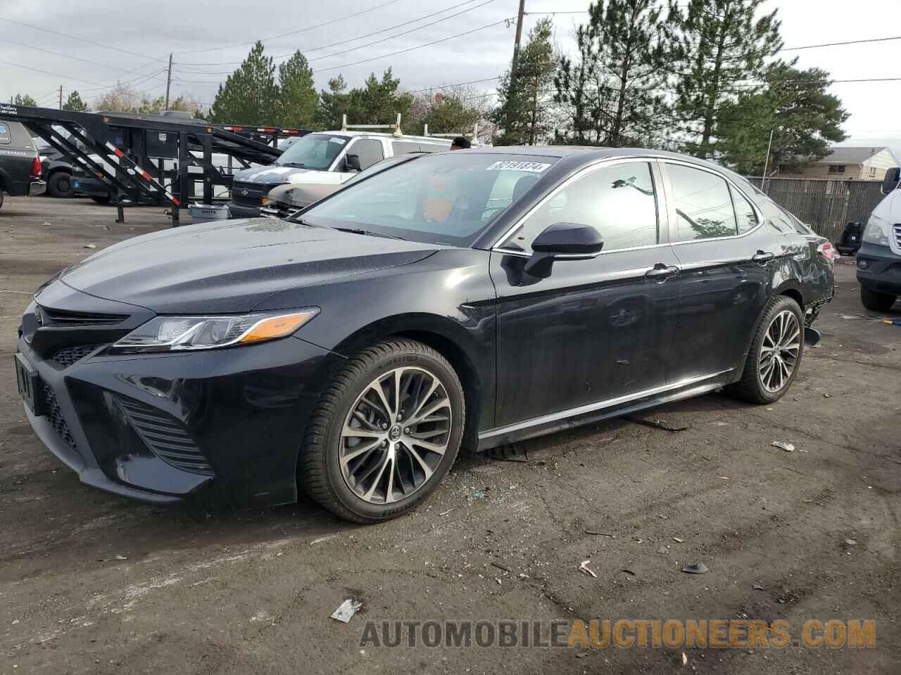 4T1B11HK0JU127970 TOYOTA CAMRY 2018