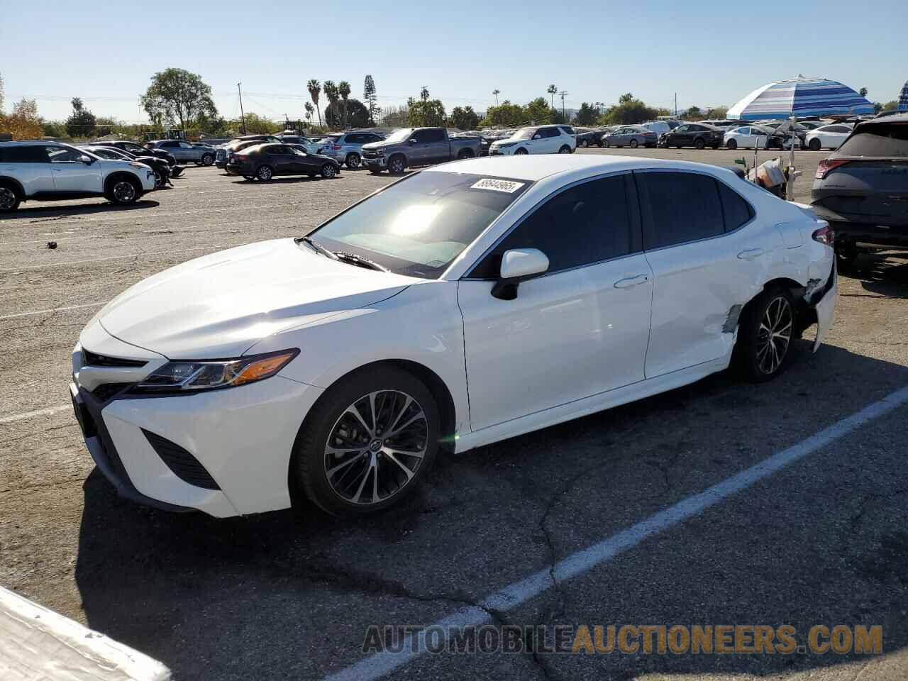 4T1B11HK0JU129119 TOYOTA CAMRY 2018