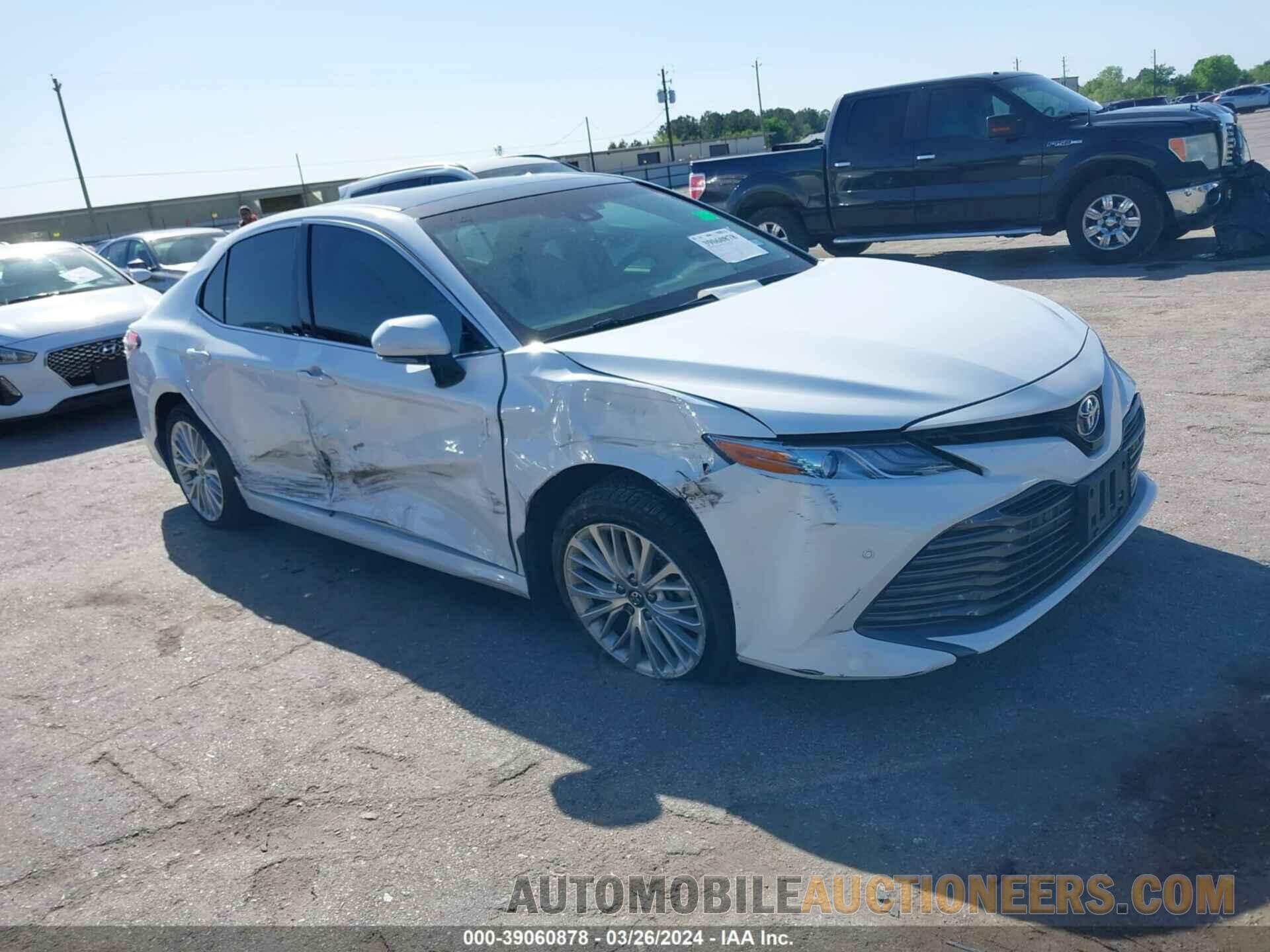 4T1B11HK0JU129928 TOYOTA CAMRY 2018