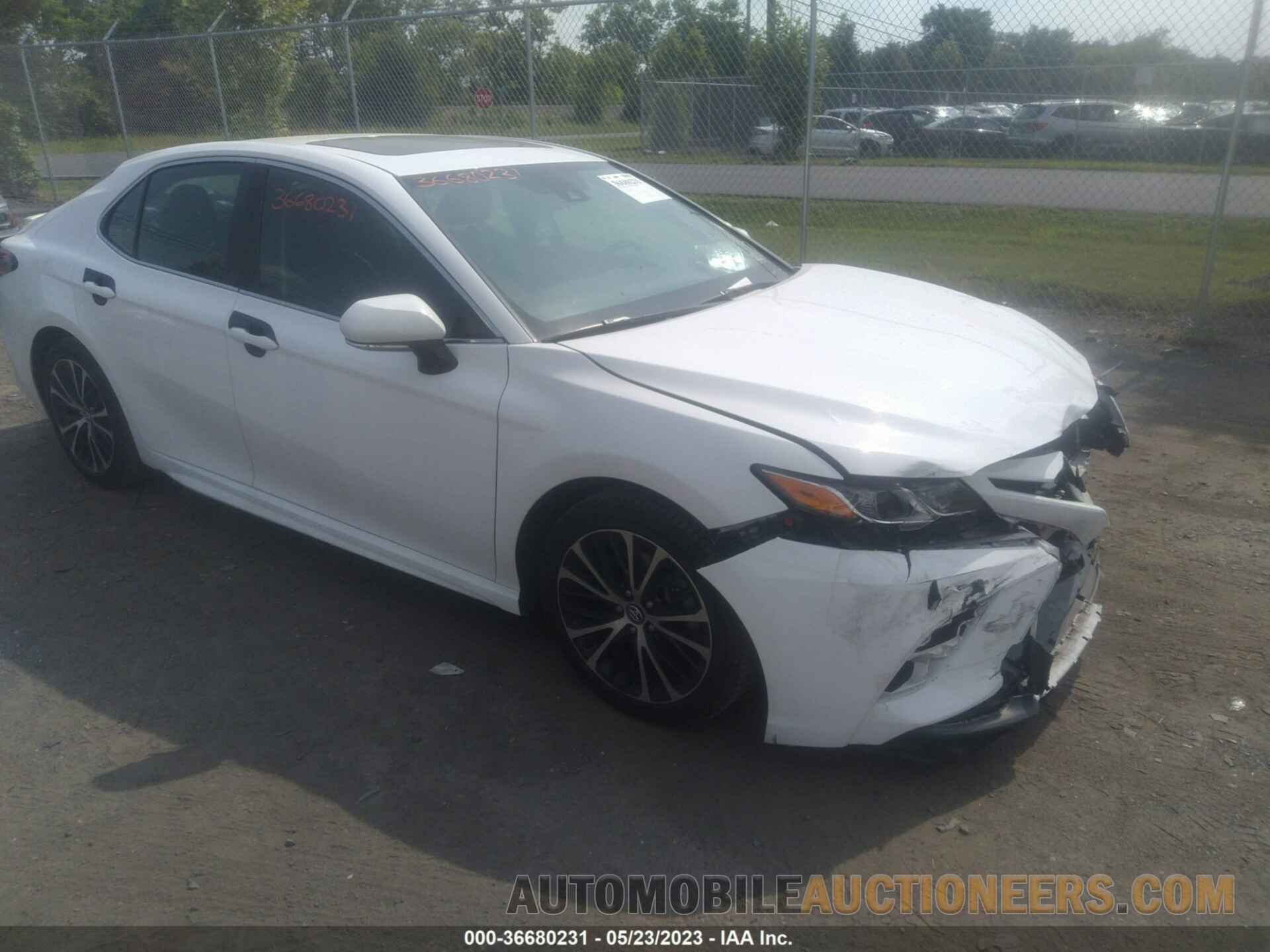 4T1B11HK0JU131517 TOYOTA CAMRY 2018