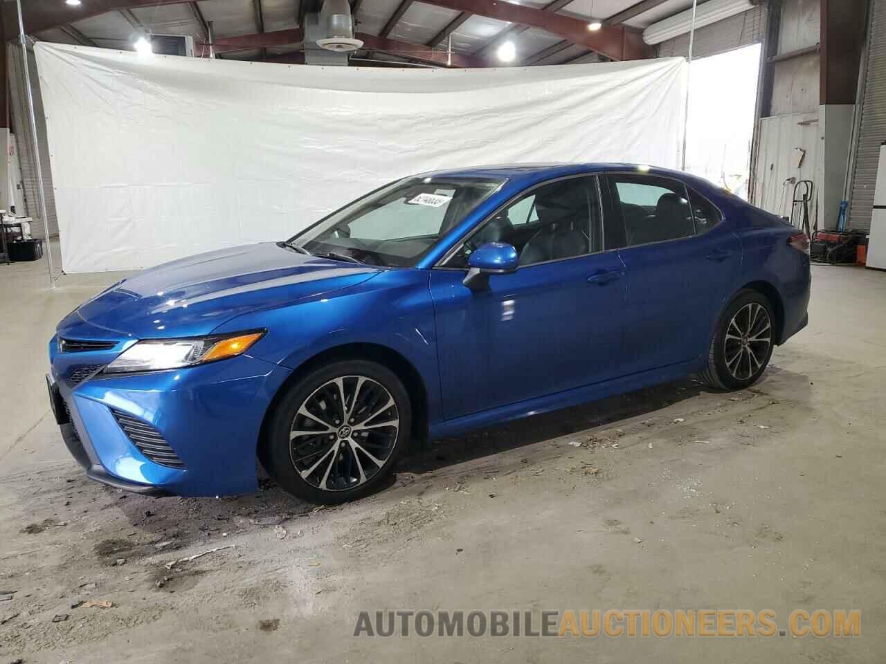 4T1B11HK0JU132229 TOYOTA CAMRY 2018