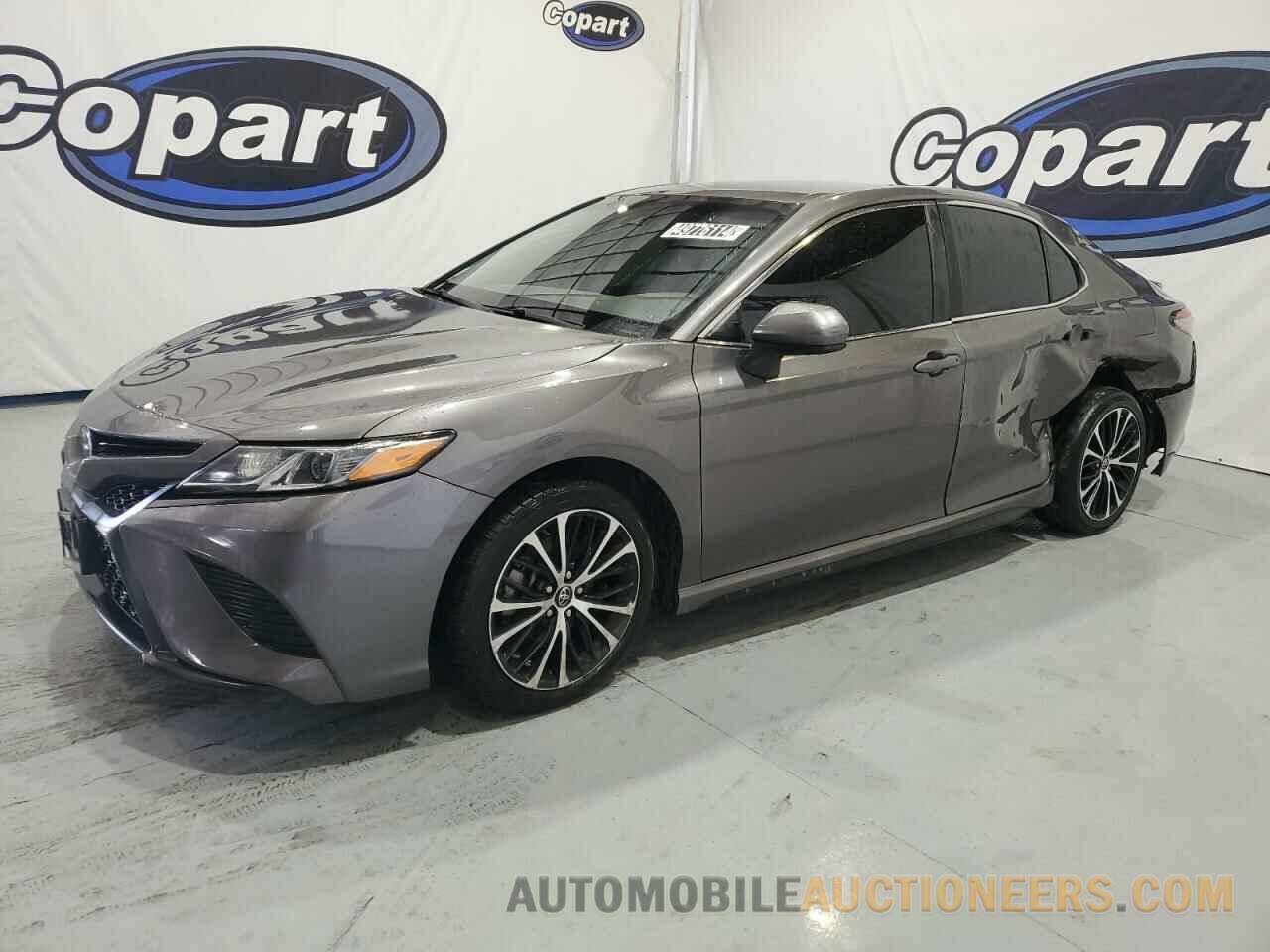 4T1B11HK0JU132621 TOYOTA CAMRY 2018