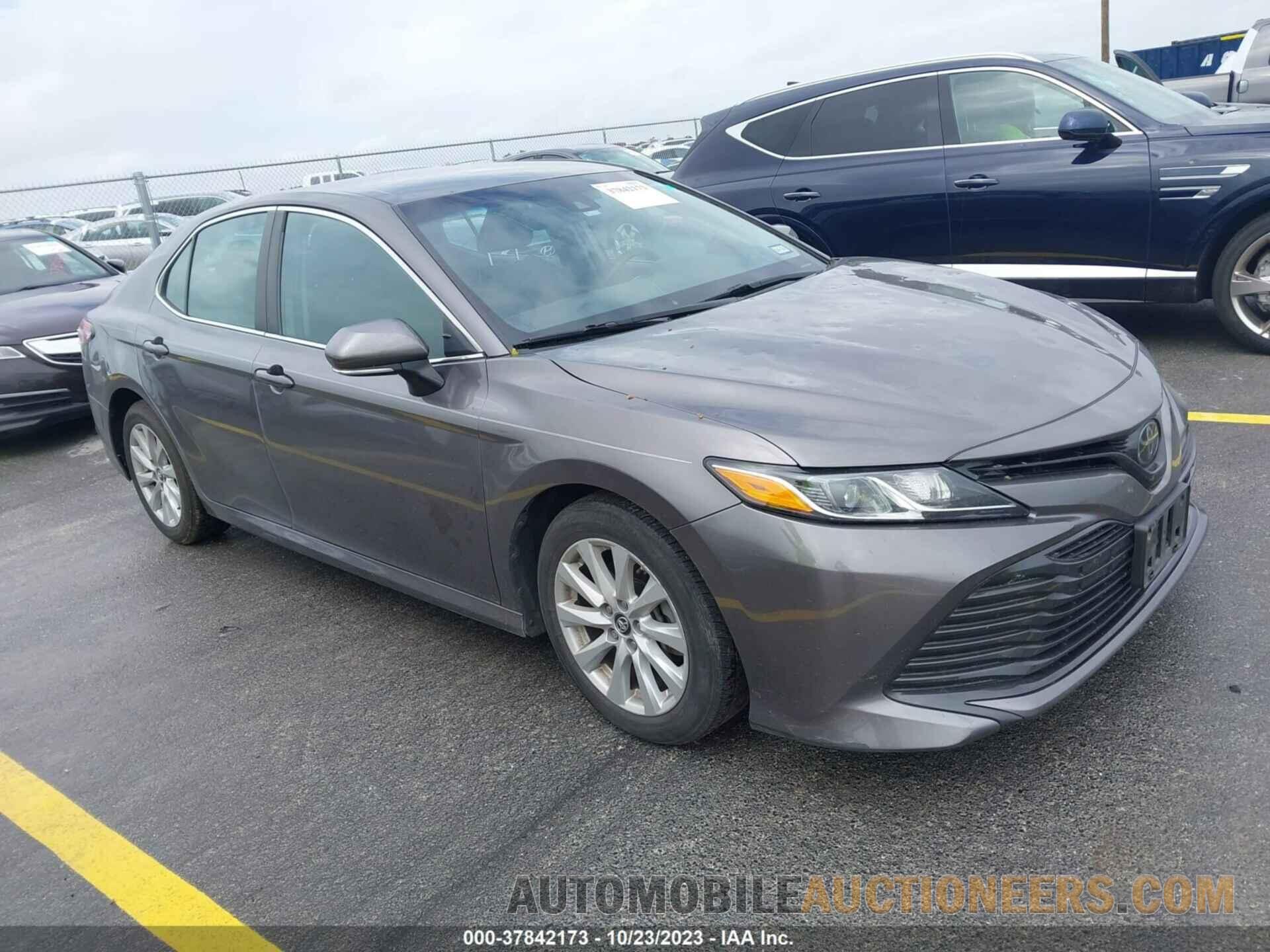 4T1B11HK0JU133087 TOYOTA CAMRY 2018