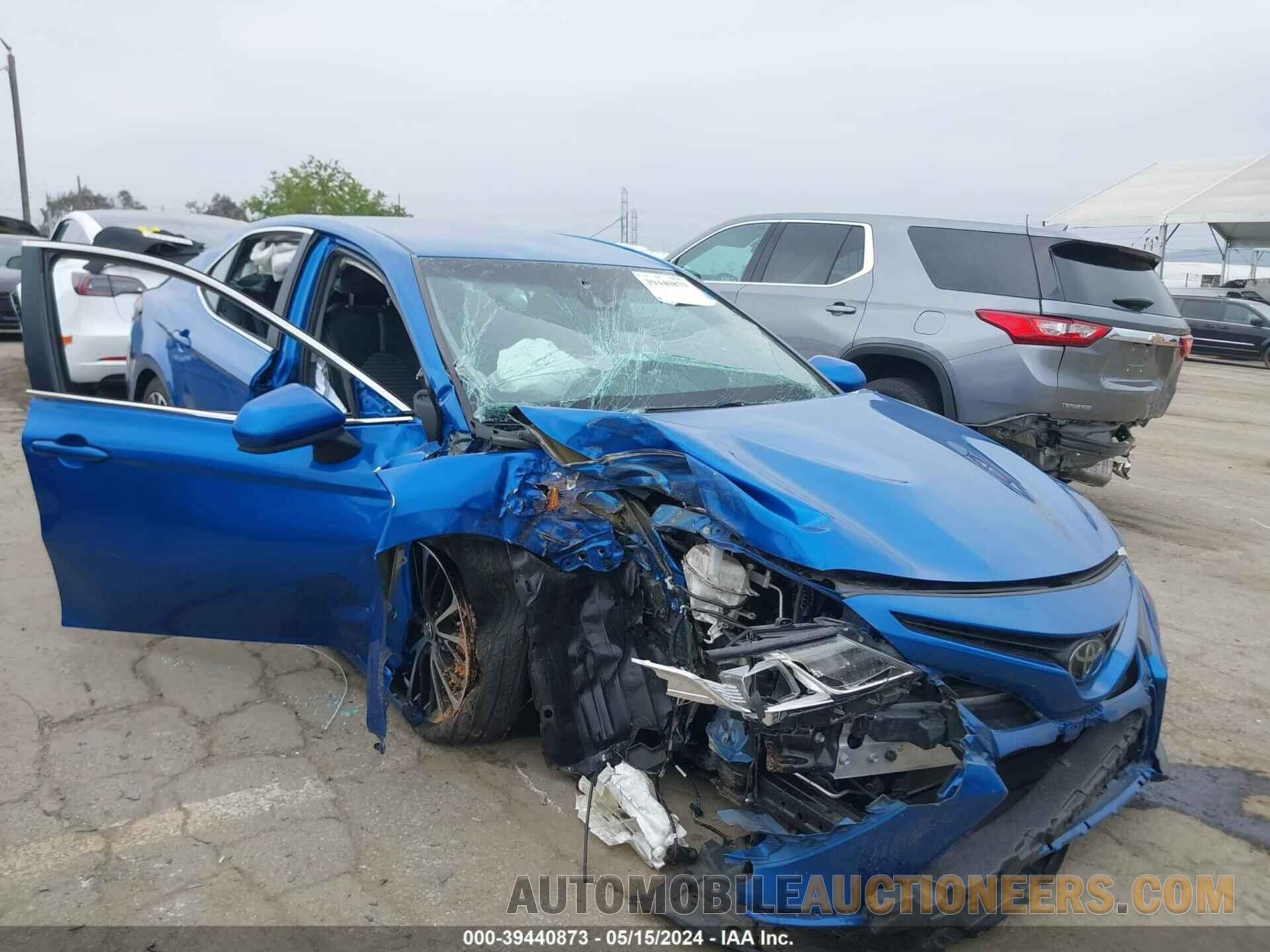 4T1B11HK0JU133316 TOYOTA CAMRY 2018