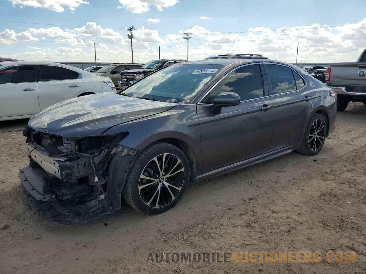 4T1B11HK0JU135096 TOYOTA CAMRY 2018