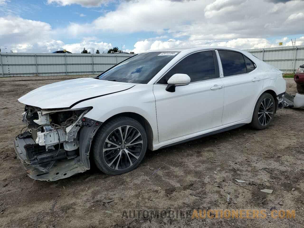 4T1B11HK0JU135678 TOYOTA CAMRY 2018