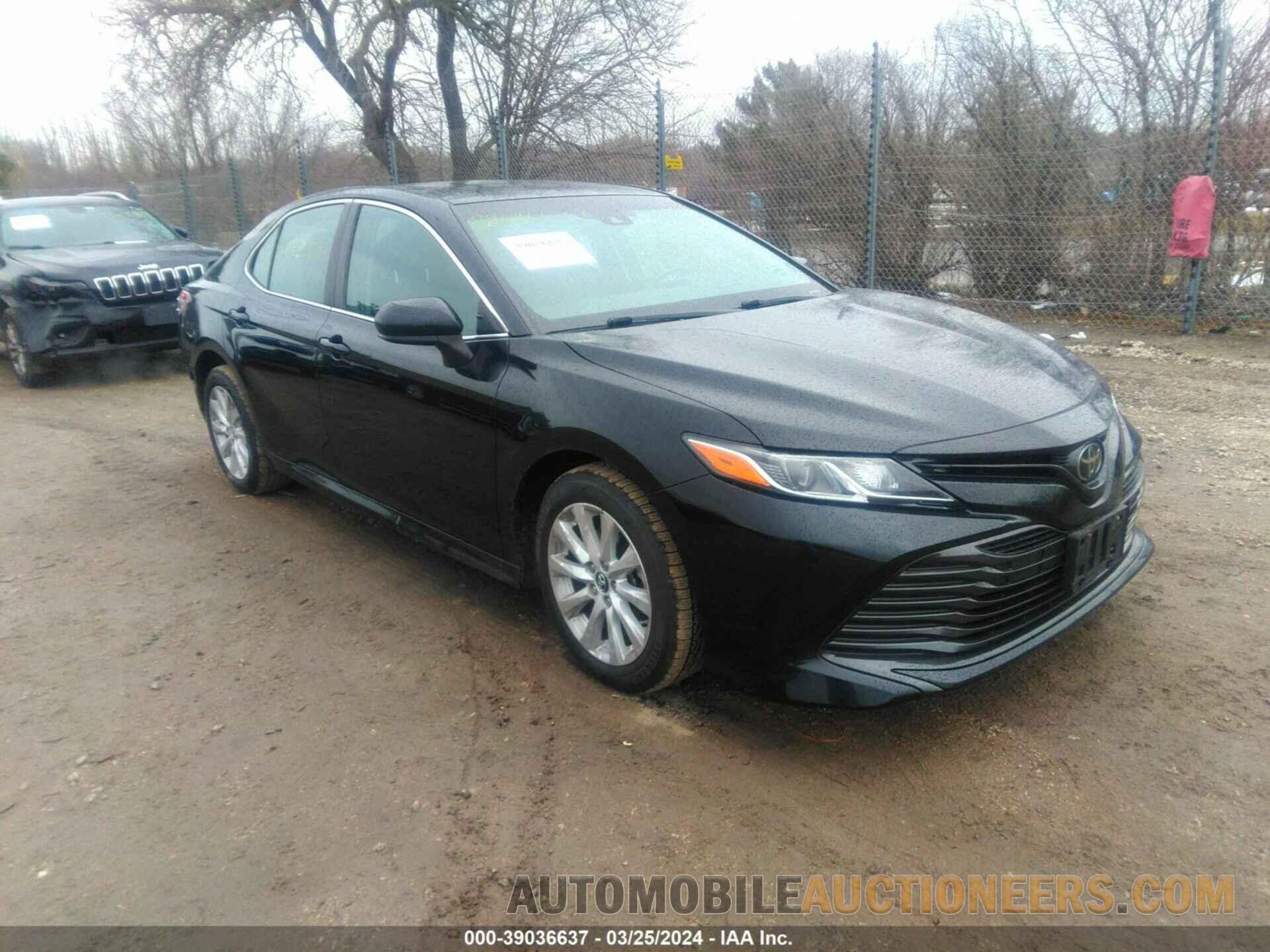 4T1B11HK0JU136068 TOYOTA CAMRY 2018