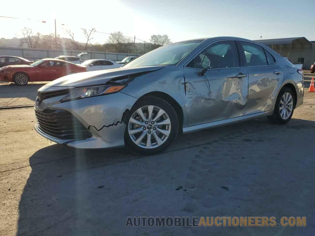 4T1B11HK0JU136250 TOYOTA CAMRY 2018