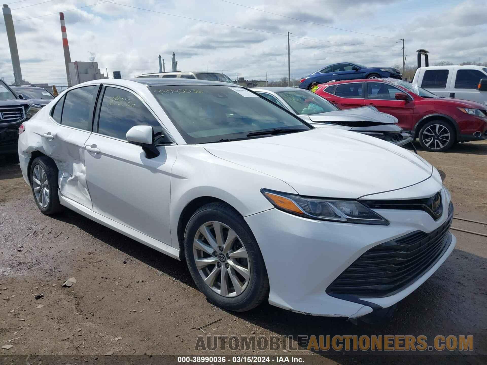 4T1B11HK0JU136359 TOYOTA CAMRY 2018