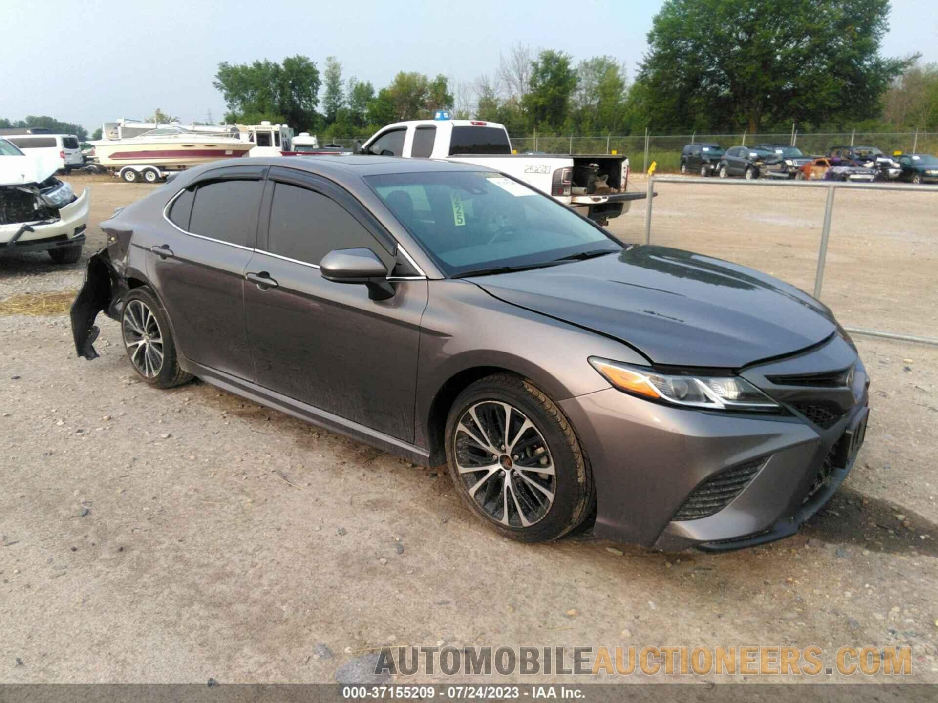 4T1B11HK0JU137009 TOYOTA CAMRY 2018