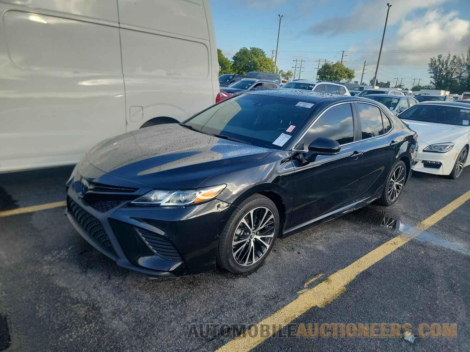 4T1B11HK0JU137107 Toyota Camry 2018