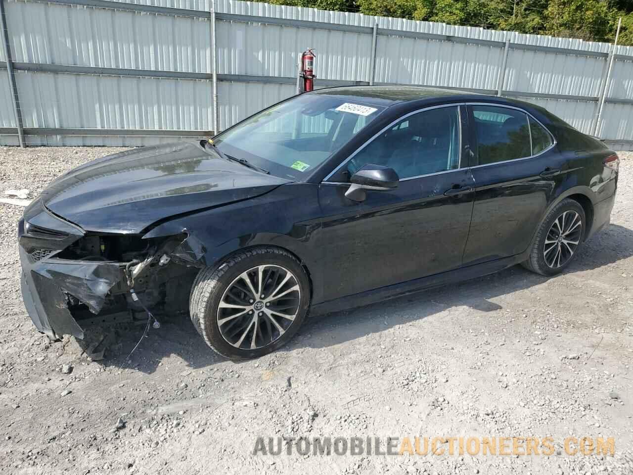 4T1B11HK0JU137611 TOYOTA CAMRY 2018