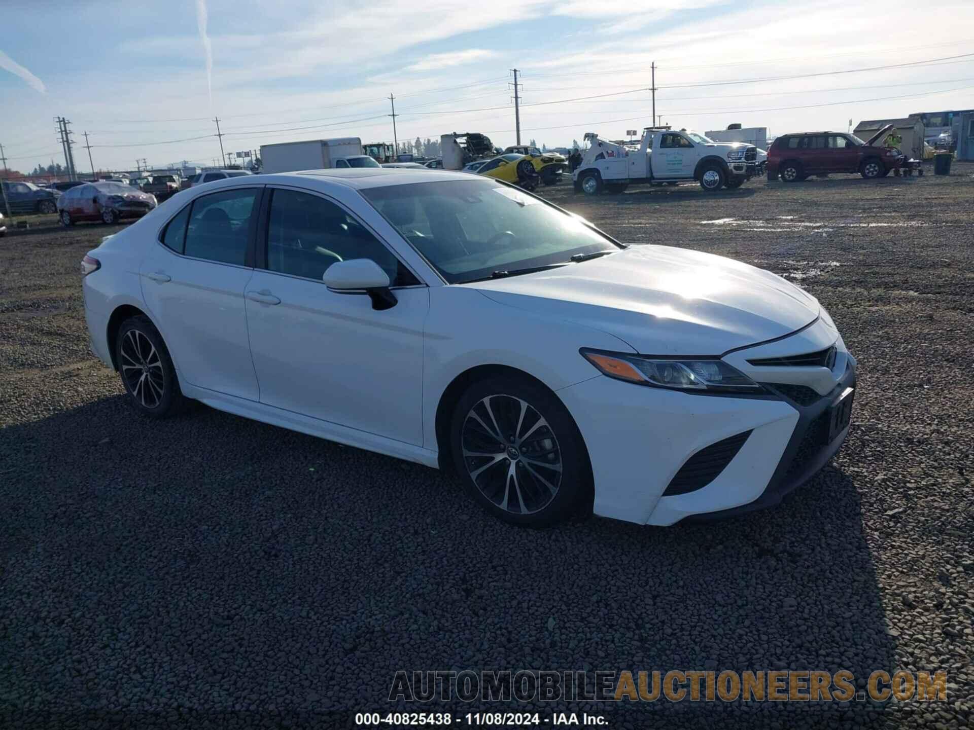 4T1B11HK0JU138144 TOYOTA CAMRY 2018