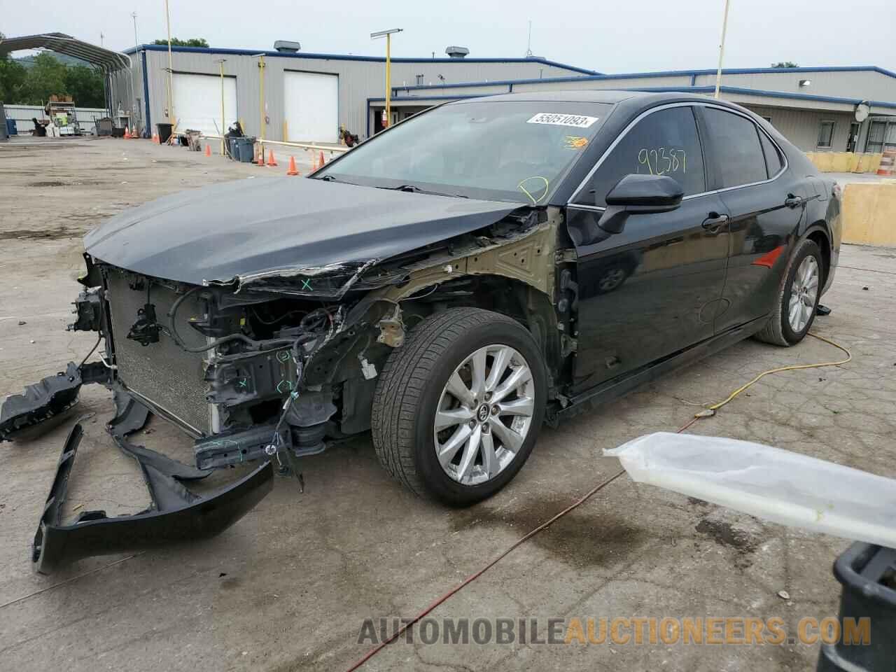 4T1B11HK0JU142517 TOYOTA CAMRY 2018