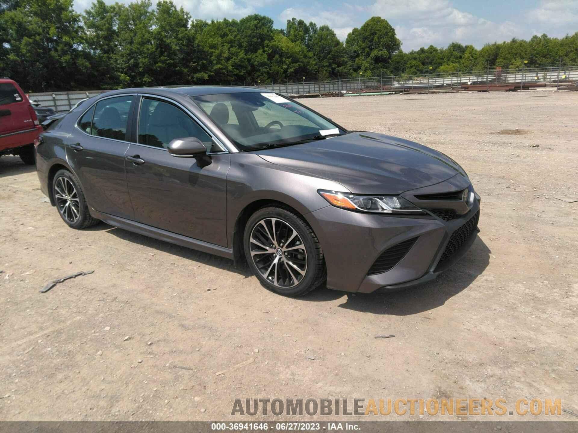 4T1B11HK0JU143070 TOYOTA CAMRY 2018