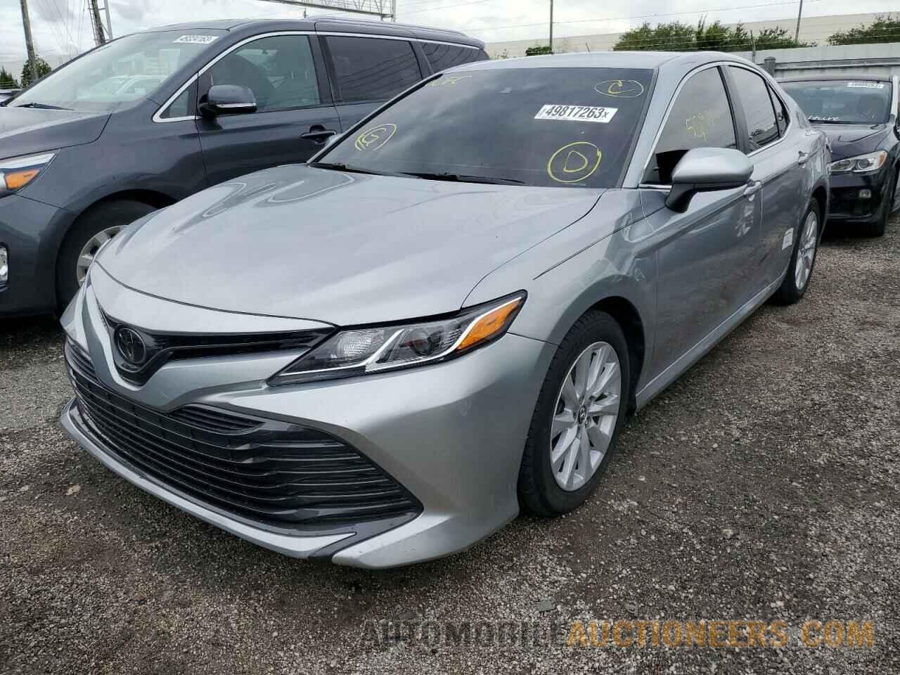 4T1B11HK0JU152819 TOYOTA CAMRY 2018