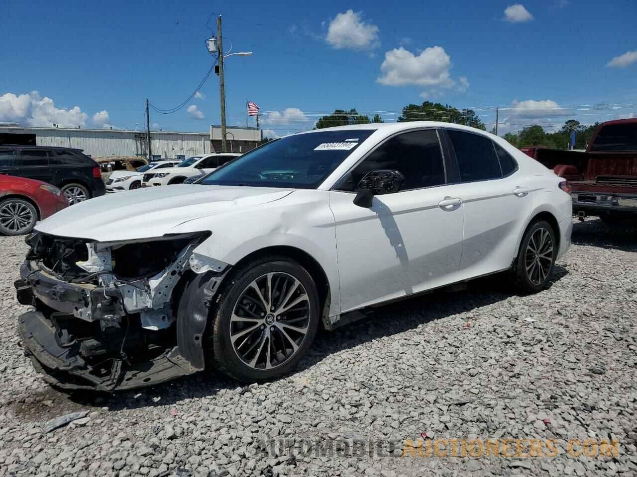 4T1B11HK0JU154537 TOYOTA CAMRY 2018