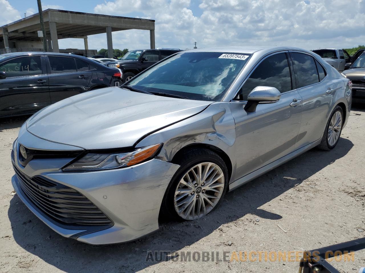 4T1B11HK0JU155638 TOYOTA CAMRY 2018