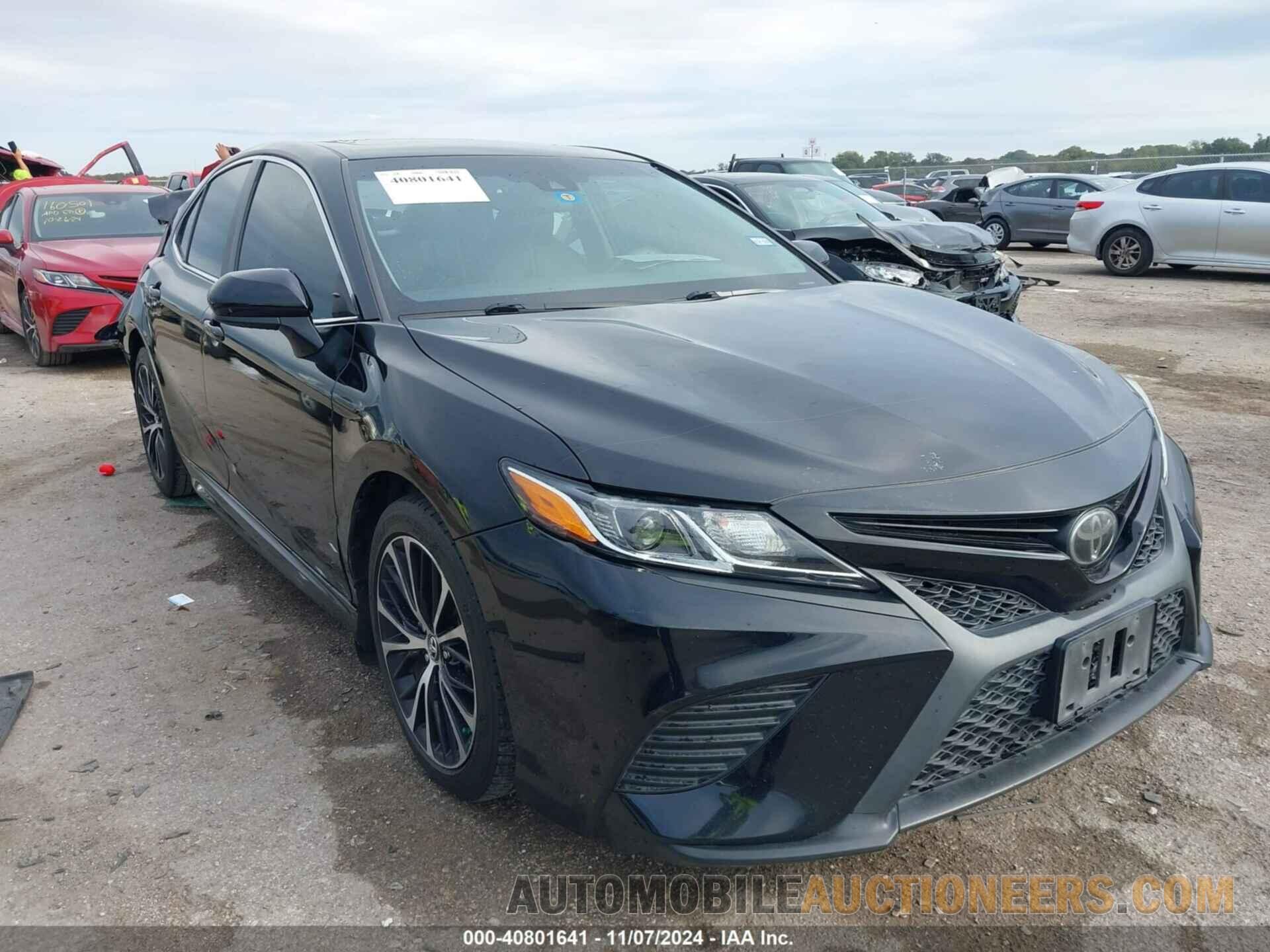 4T1B11HK0JU158393 TOYOTA CAMRY 2018