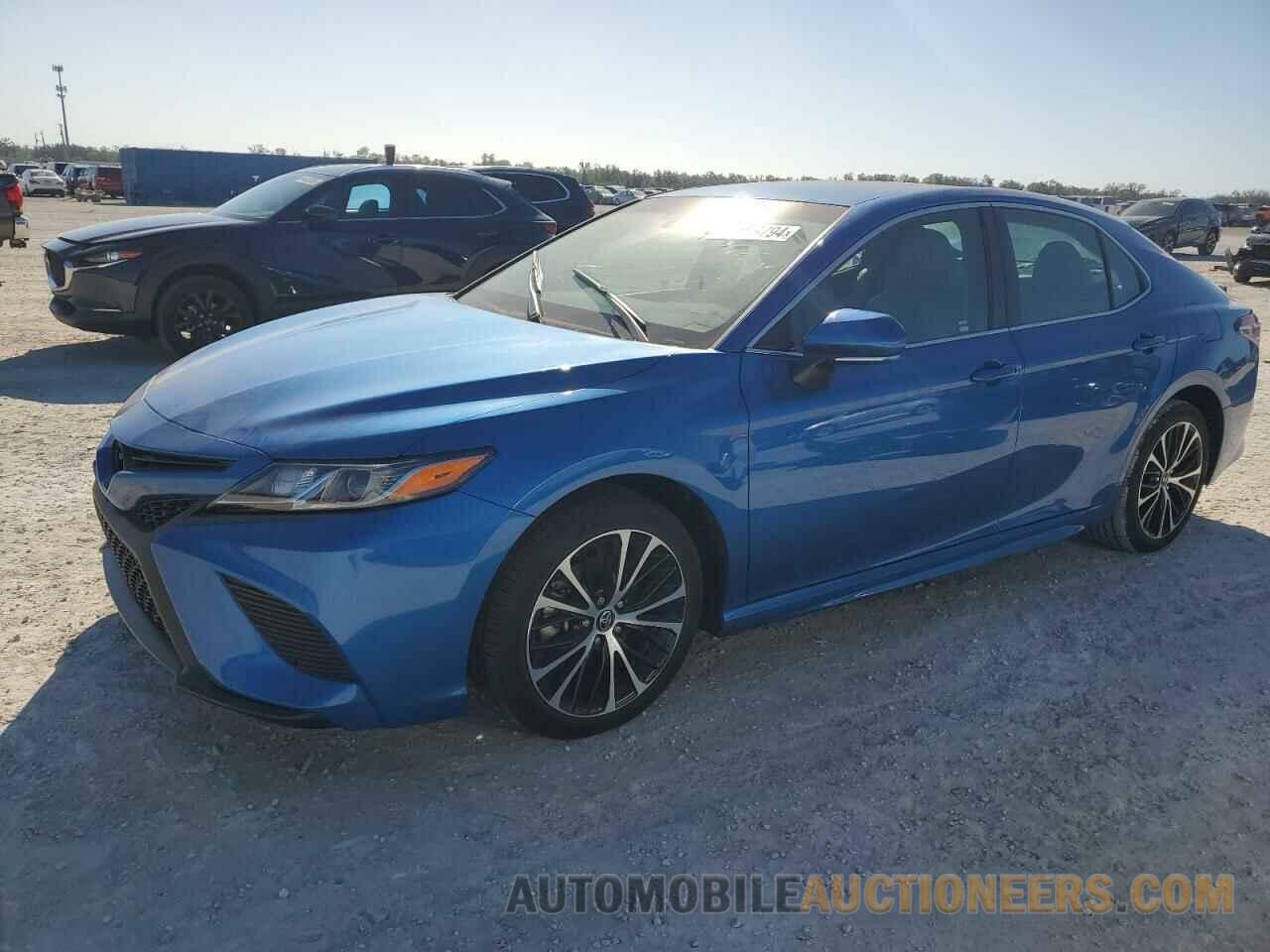 4T1B11HK0JU158457 TOYOTA CAMRY 2018